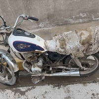 دراجه جني يحتاجلها كابريته وبس وياها السيبايه    واوراق كامله داخله كم...