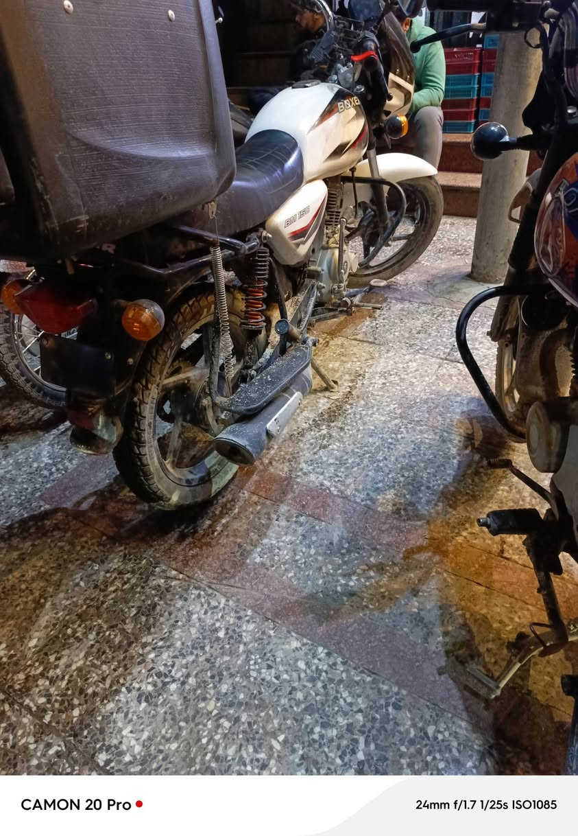 السلام عليكم بوكسر موديل 22 داخله ب24 الدراجه اوراق اصولي تروح ترقم گبل مدفوع گمرگهه الدراجه كفاله عاامه كفاااله من كل النواحي اي نقص مابيهه نهائياً عدا الصينيه مال الزنجيل فقط لا غير الدراجه كلش جديده ماشيه  9،000 حقيقي اعيد واكرر اصولي ومكفوول شراي يتصل على هذا الرقم ***********. ..... مامتواجد عالفيس .!!! عنواني بغداد الامين الثانيه السعر .... 1900 يعني مليون و900 وبيهه مجال  حگ جيتك واعتذر على الاطاله .
