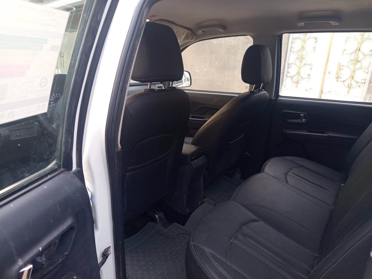 سلام عليكم بيكم كريت ويل موديل 2025 رقم قادسية انكليزي سيارة زيرو ماشية الفين بيها طخة بسيطة ما عابرة تبديل جاملغ وباب البدي رشات قليلة دحجات و الباقي مكفول السعر 125 ورقة وبيها مجال العنوان السماوة مركز المدينة الرقم ***********
