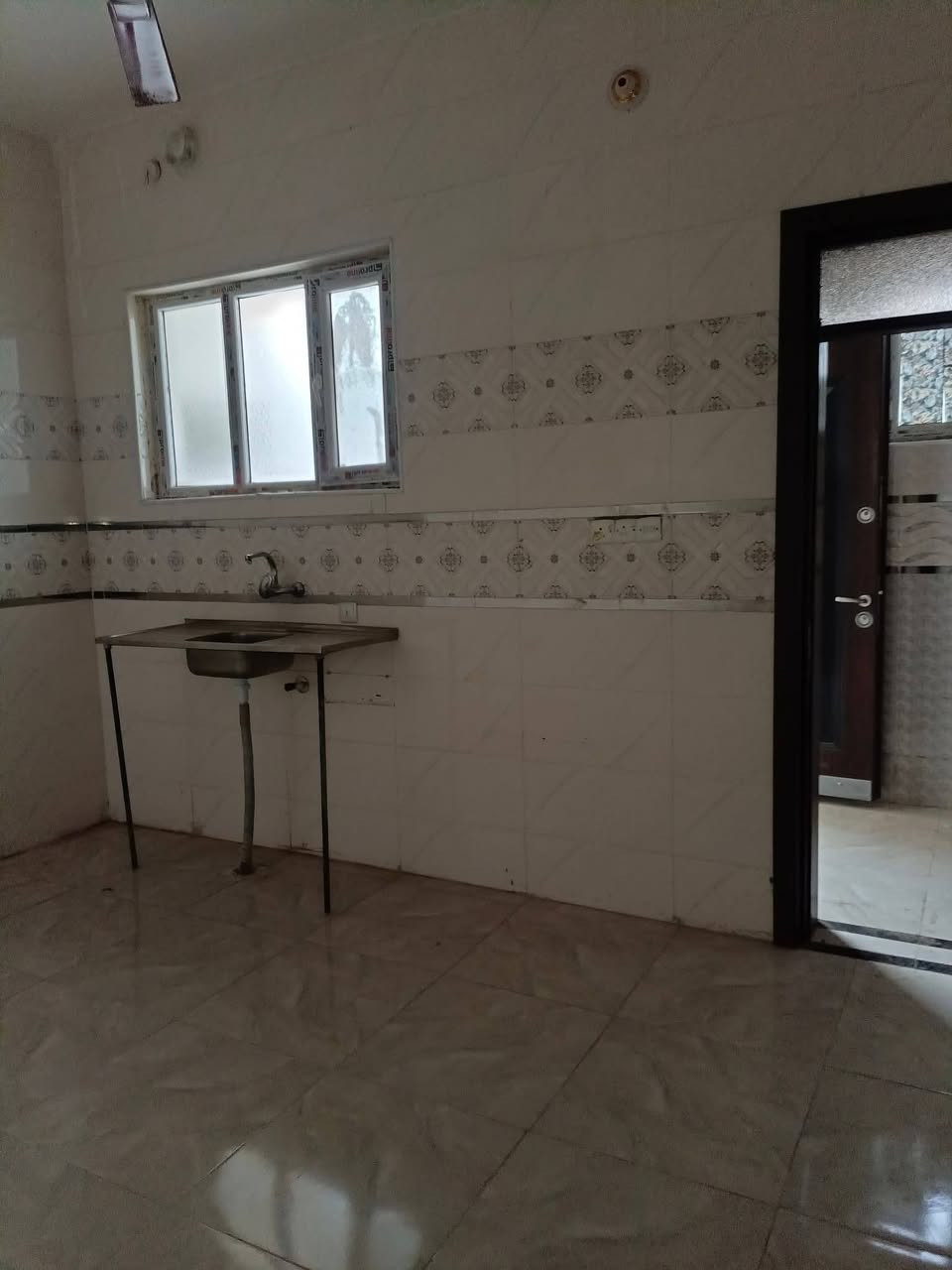 دار للإيجار في الرمادي الصوفية قرب جامع الصالح.

يتكون من غرف نوم عدد 2 وصالة ومطبخ واستقبال و صحيات داخلية وخارجية وكراج و حديقة.

سعر الايجار 500 الف .

________________________________________

للمزيد من التفاصيل يمكنكم زيارة مكتبنا .

مكتب شمس الرافدين للعقار     في  الرمادي - شارع 40 - قرب مرطبات دريم لاند .

او الاتصال على الارقام التالية … 

 ***********  واتساب ✅ عبدالغني الفراجي .

 ***********  واتساب ✅ عبدالغني الفراجي .
 

🛑نستقبل من حضراتكم كافة العروض العقارية🛑

🟡رضاكم هو أهم أهدافنا التي نتطلع لها دائماً🟡
