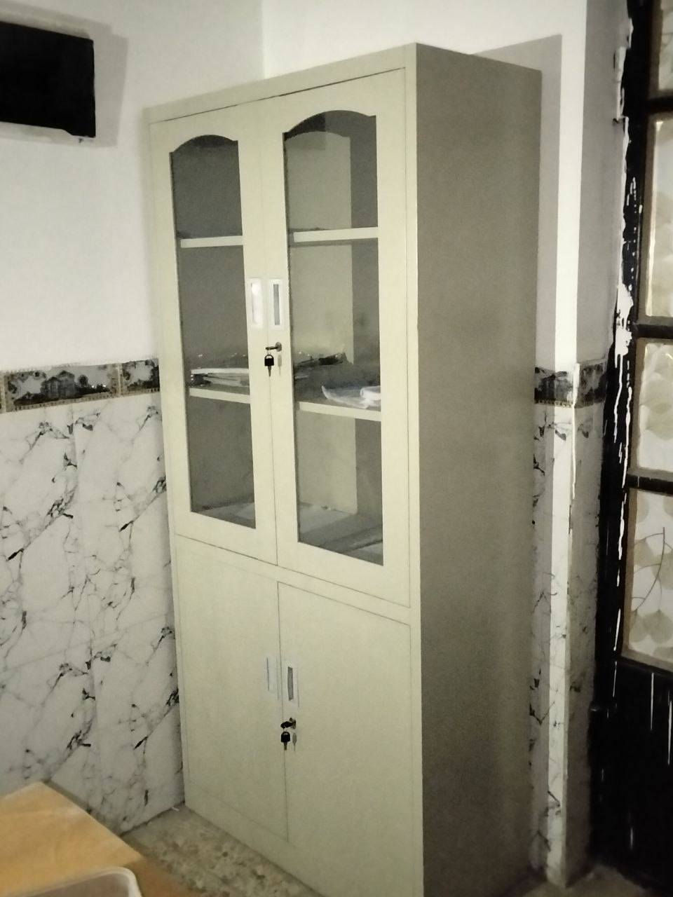 ١٥ ستول رايدهن ٢٥٠
٢ صبورات قياس كبير ٨٠
٢٠كراسي بلاستك  ١٢٥
مكتب صيدليه ٨٠
 ثنين مبردات جديدات كلش ما مستخدم ابد الوحده ع  ٣٣٠
***********
