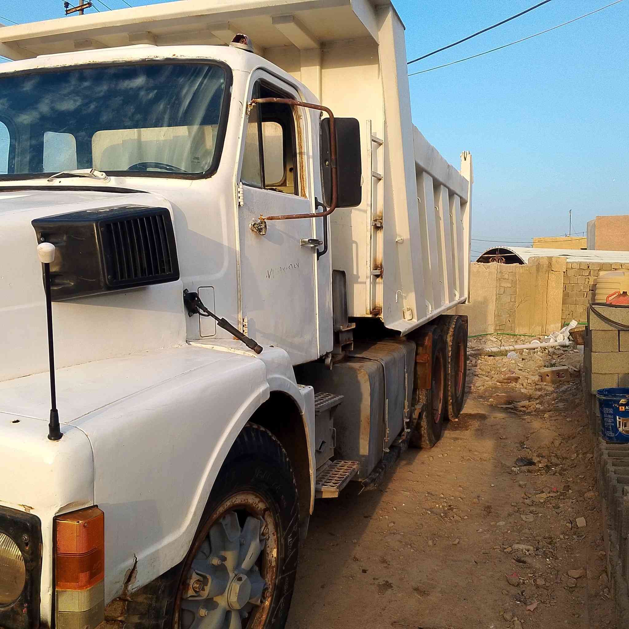 فالفو موديل 1983هاوزر رقم انبار الماني تحويل مباشر كير فقصه محرك مكفول السعر ١٧ وبيها مجال اتصال ***********
