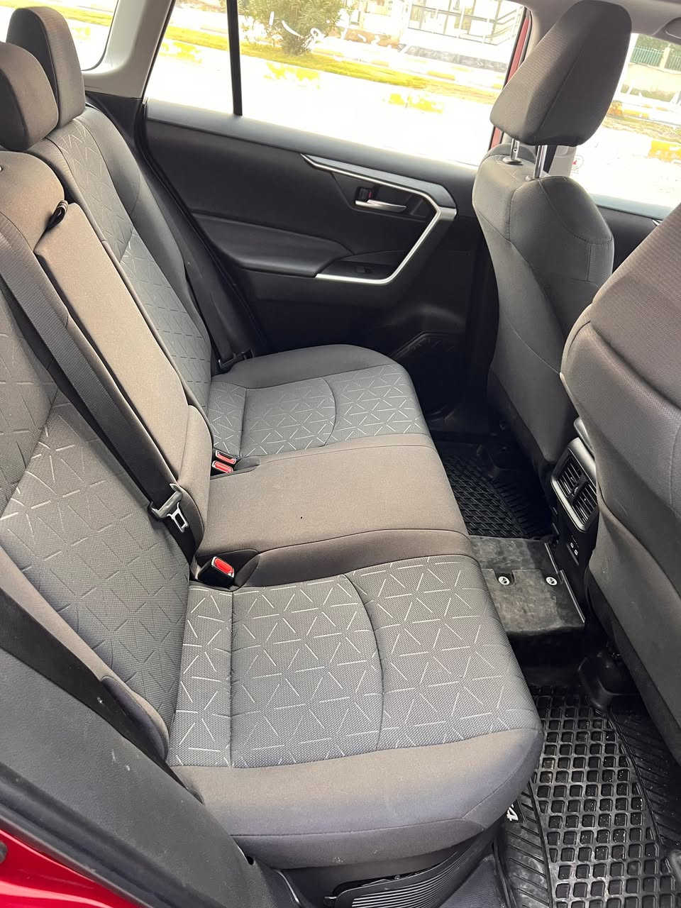 راف فور 2023 هايبرد XLE لون خمري
راف فور هايبرد للبيع موديل 2023 لون خمري 
محرك 2500 cc هايبرد 
ثلاث انظمة قيادة 
 فتحة سقف 
بصمه تشغيل 
بصمه ابواب 
كراسي كهرباء 
تدفئة كراسي 
اضوية اماميه زنون 
لد امامي زنون 
رادار امامي 
اوتو ستوب 
اوتو هاند بريك 
كاميرا خلفيه مع تحديد مسرب 
صندوق خلفي كهرباء 
تحكم ستيرن جهتين 
ستيرن تدفئة 
النقطة العمياء بالمرايا الجانبية
دفع رباعي 
بلوتوث اوامر صوتيه 
عداد السيارة 7 الاف
تبديل جاملغ يسار وبنيد نفس اللون 
كلير باب السايق من امريكا 
السعرر 210 ورقة 
رقم الشاصي مرفق مع الصور 
رقم بغداد بأسمي تحويل ثاني يوم 
( اعتذر عن المراوس للبيع فقط )
للاستفسار الاتصال .

‭+964 781 526 7400‬ ‭
