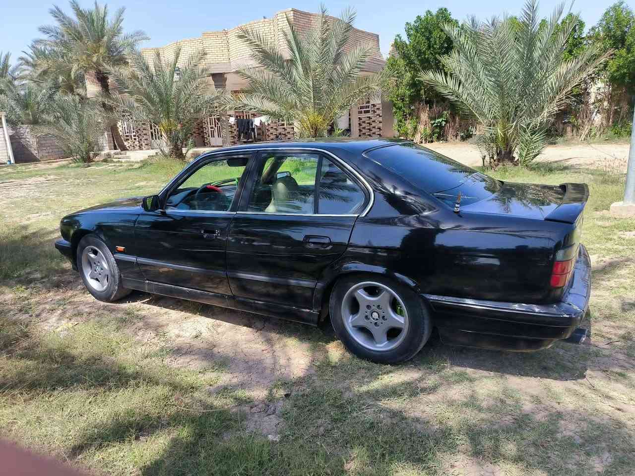 السلام عليكم
بيئم 535 محرك 30 مفتوح 
كير مكينه كفاله 
رقم بغداد تحويل مباشر
صبغه جديده مابيه ضربه قويه
نقص تبريد فقط 
مكان بابل الشوملي 
***********
*********** 
السعر 40
