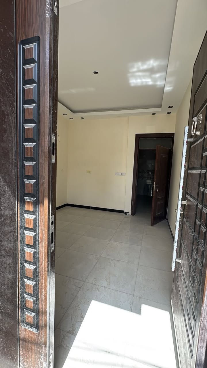 ٥٠ متر للبيع زيرو
بيت بناء جديد 
يحتوي على ٣ غرف نوم 
طابق الاول : صاله ومطبخ وصحيات
طابق الثاني : يحتوي على غرفتين نوم سويت  اثنينهن
الطابق الثالث : يحتوي على غرفة نوم كذلك سويت
موقع بال ٤٠٠ شارع افران الزيتون 
للاستفسار التواصل على الرقم
***********
