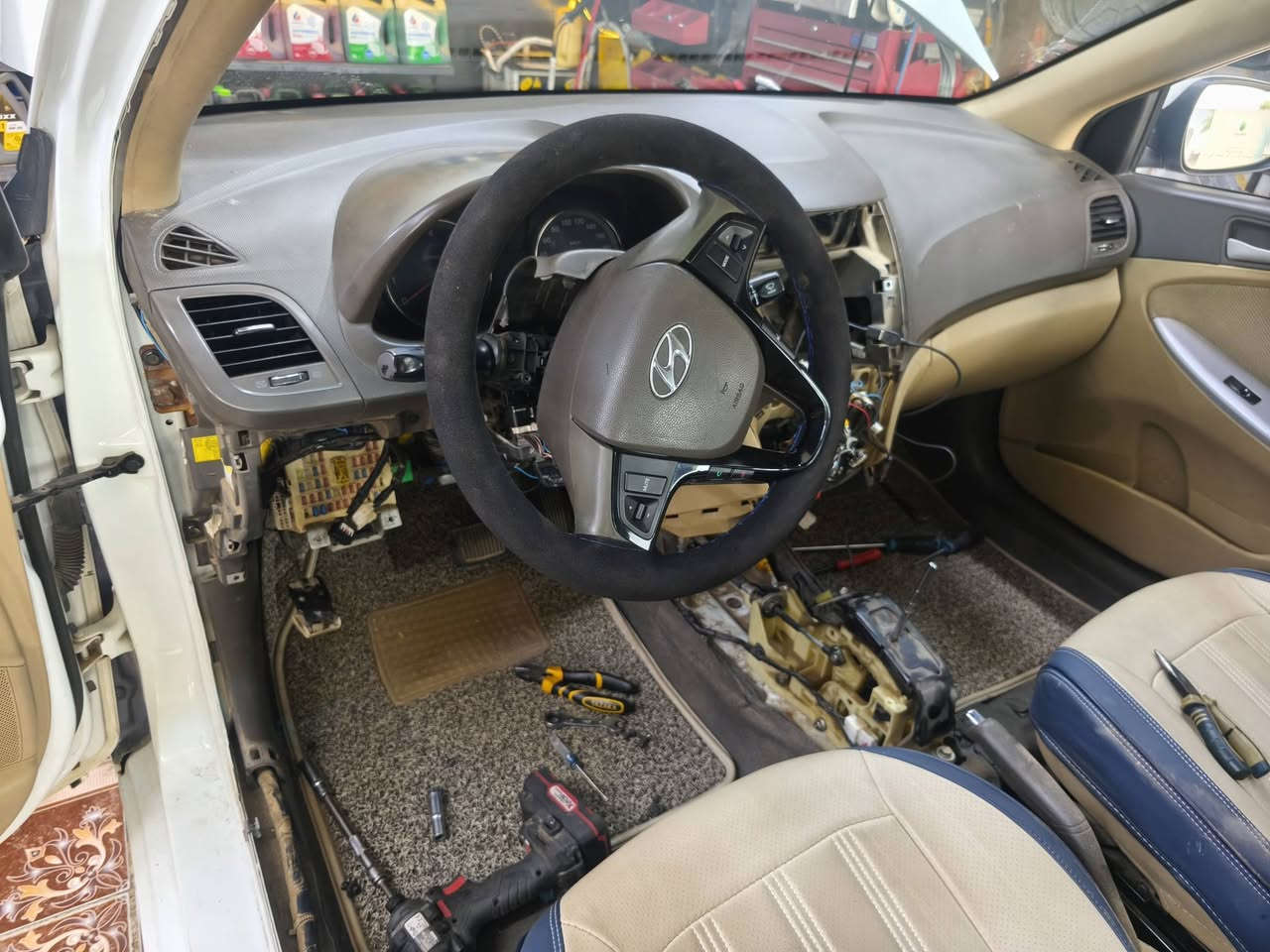 السلام عليكم 
تم بفضل الله تعالى 
استبدال فريز تبريد   وهيتر ماء لسياره اخونا زياد  إلى شرفنا  بزيارته وبعد الفحص اتضح وجود تهريب بفريز التبريد. وهيتر الماء.  متأكله البواردي  وتم استبدلها بفريز اصلي وشحن غاز فرنسي. اصلي. وارجاع السياره ال حاله الوكاله
 بغداد الغزالية قرب قاعه عبله مقابل المجمع السويسري 
***********/***********
