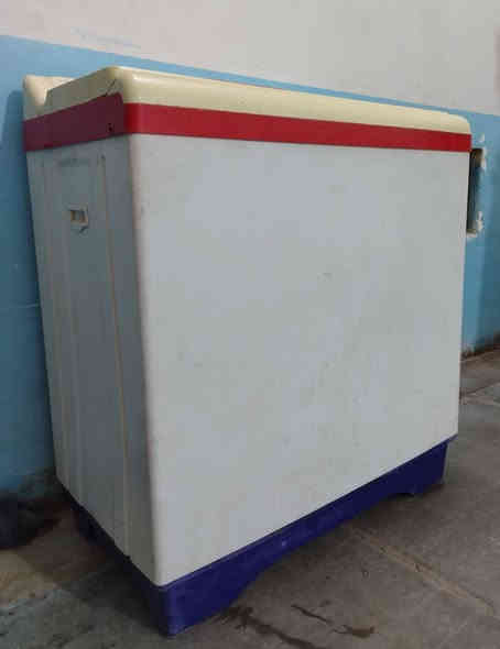 غسالة هيتاشي صنع ماليزي شغالة غسيل ونشاف على الفحص نضيفة ١٠٠/١٠٠ السعر ٩٠ وبيها مجال عنوان قرب ساحه تمثيل خلف عماره حسين القفطاني رقم هاتف ***********
