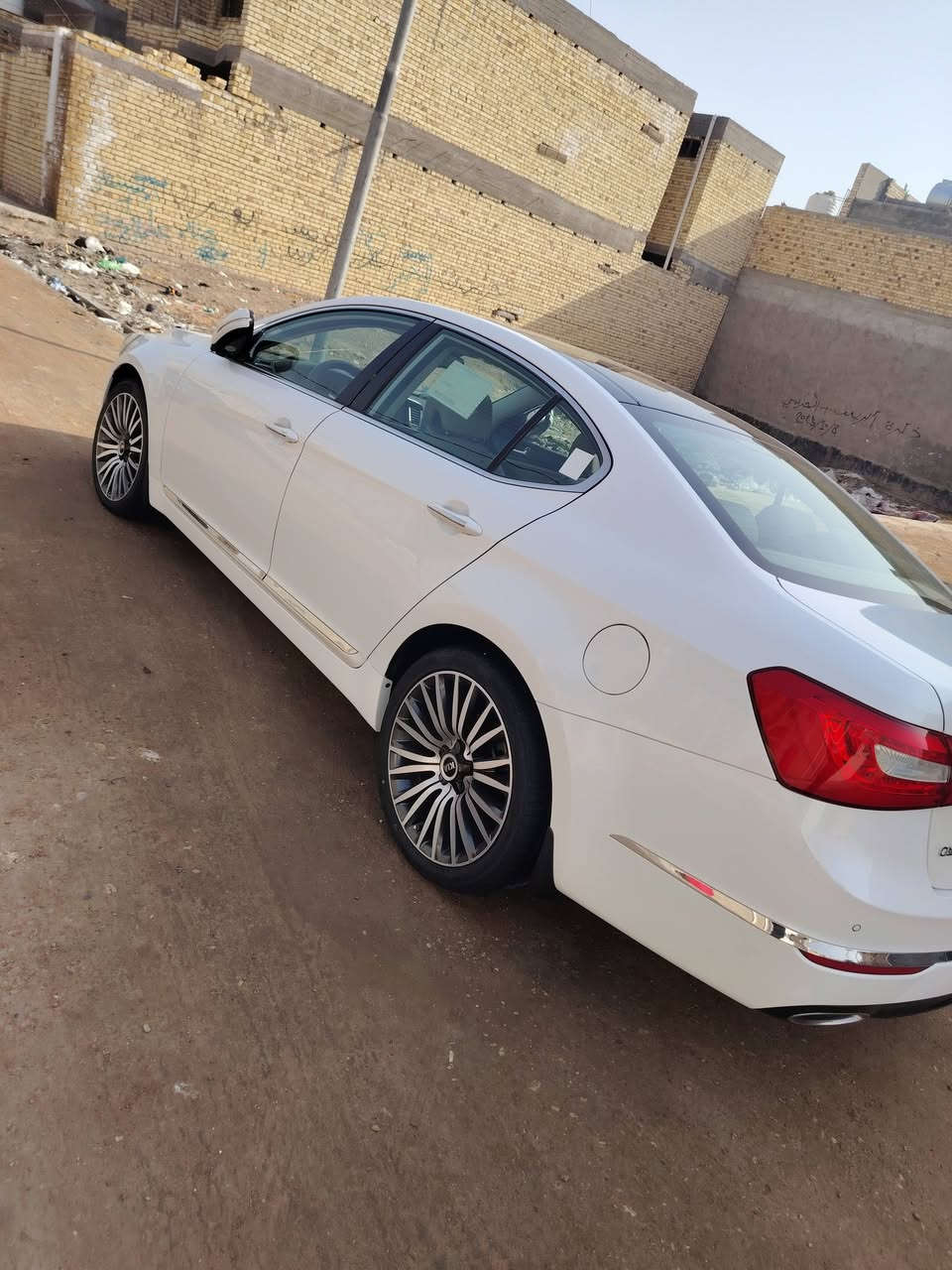 السلام عليكم، كيا كادنزا 2014 خليجي  فول مواصفات واحد على واحد مكفولة كفالة عامة رقم بغداد بأسمي سنوية جديده هزة جديدة حداديه تخم تاير كير ومكينة كله جديد سيارة مال جني، ماتذب عليها ربع. 
العنوان، ذي قار قلعة سكر 
الرقم  ***********
 السعر ١٥٥ وبية مجال حك الجيه 
ملاحظة/ غير متواجد ع الفيس
