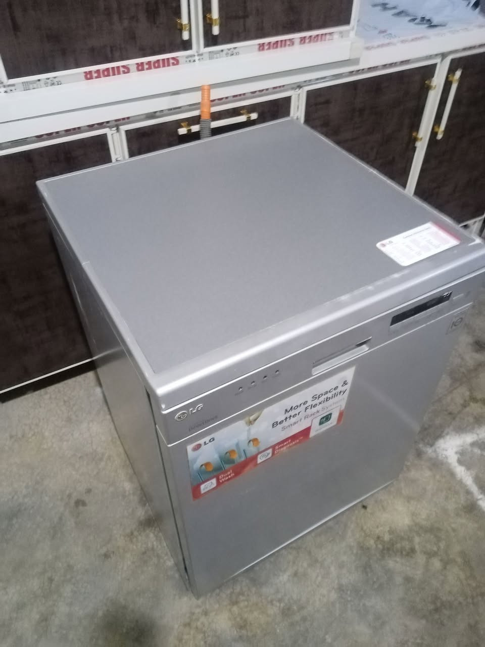 غسالة صحون ماركة ال جي كوري نضافة فول للبيع *********** السعر ١٥٠ الف واتساب *********** مع التوصل
