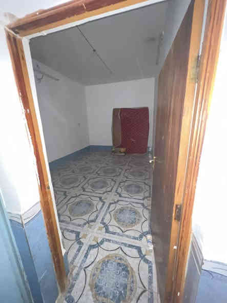 بيت الايجار السعر 500الف بحي السلام  150م يحتوي على غرفتين وصاله واستقبال ومطبخ وطارمه وصحيات     مكتب دارك الاستفسار رقم ***********
