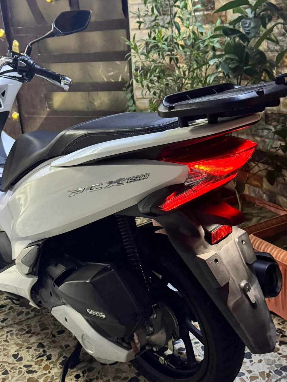 دراجة pcx الجيل الثالث _ياباني_ ياباني _
مكينه 150 cc كفالة 
كفرات اصليات كفالة 
ماشية 19 الف فقط 
مكفولة كفالة عامة 
دراجة وكالة جديدة مال رمبة !$
رقم الهاتف ***********
مكاني بغداد
