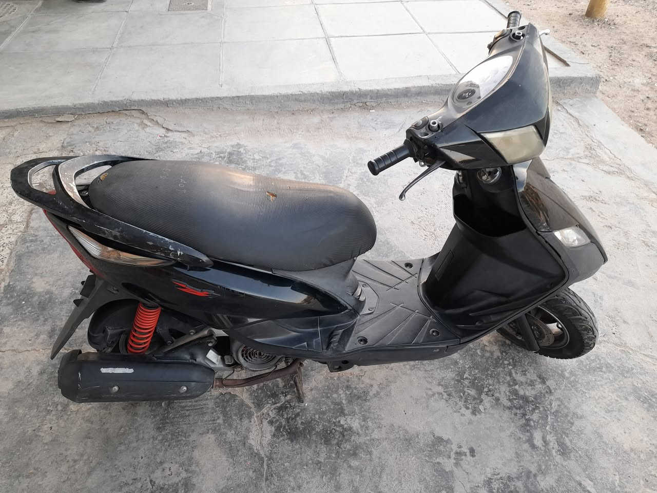 لسلام عليكم دراجة ثعلب نضيفة كلة بلادي كاملة اي نقص مابيهة نكرة سلف شلعة معدل فول لسعر 550 لمكان لغزالية لشراي يتصل ***********
