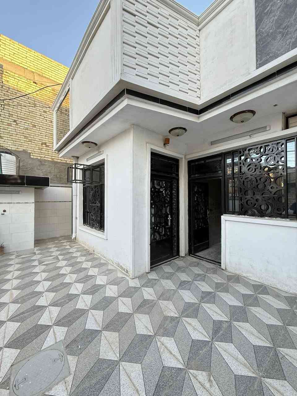 لسعر 130 وبي مجال 

مكتب الموسوي للعقار 
***********
