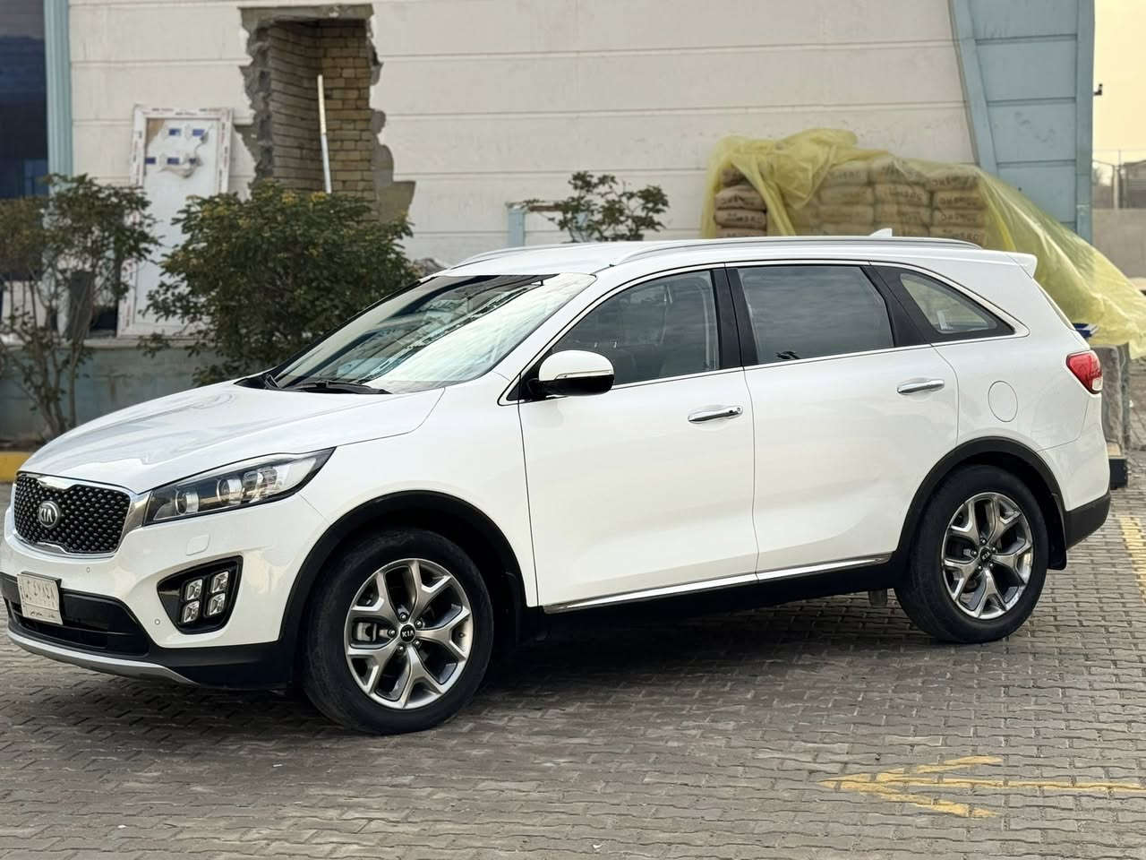 السلام عليكم سورنتو موديل 2016 وارد خليجي فول ماعدة البانوراما مكفولة من الصبغ والتبديل بارد فقط باب السايق من جوة على كد شبر مواصفات بصمة كراسي جلد وكهرباء 6 سلندر 3500 7 راكب 3 قطع تبريد جنطة كهرباء حساس امامي خلفي شاشة اصلية كامرا داخل قرميدي . اخوان سيارة جديدة جدا وجاهزة من كلشي السعر 205 وبيهة مجال بسيط مكاني بغداد العامرية ***********
