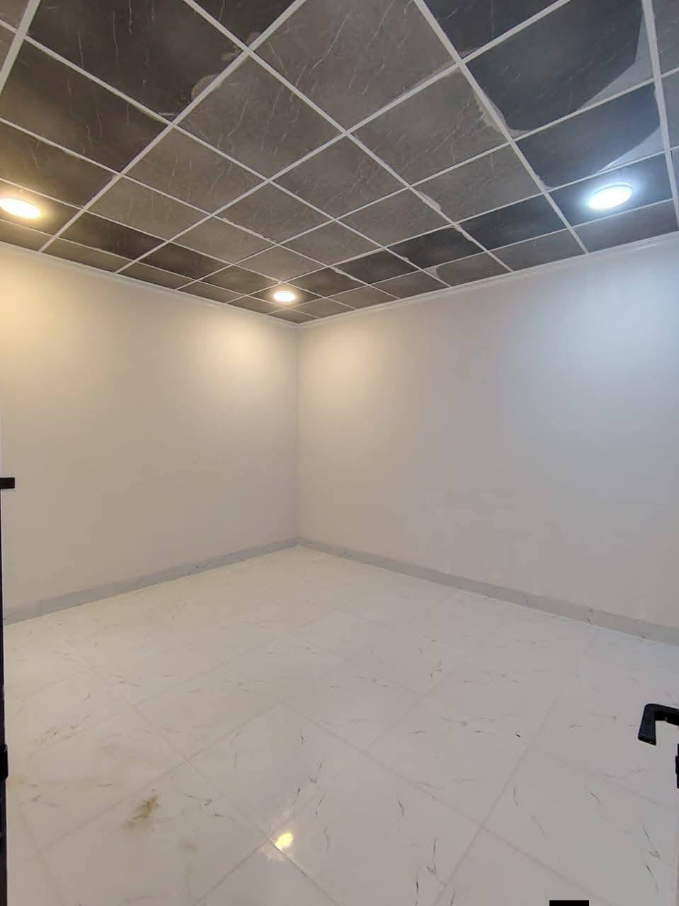 للبيع للبيع للبيع 
دار سكني سند طابو في حي السماح ال ٩٠
 قرب مدرسة صناع الحياة
المساحة ١٠٠م طابق واحد بناء حديث تسليم مفتاح
غرفة نوم وهول واستقبال ومطبخ وصحيات وكراج وبيتونة
السعر ٧٥ مليون
للإستفسار الاتصال
***********
***********
مراجعة مكتب عمار الهزاع لتجارة العقارات الكائن في حي السماح سايدين بانزيخانة المشاعل قرب جامع طه
