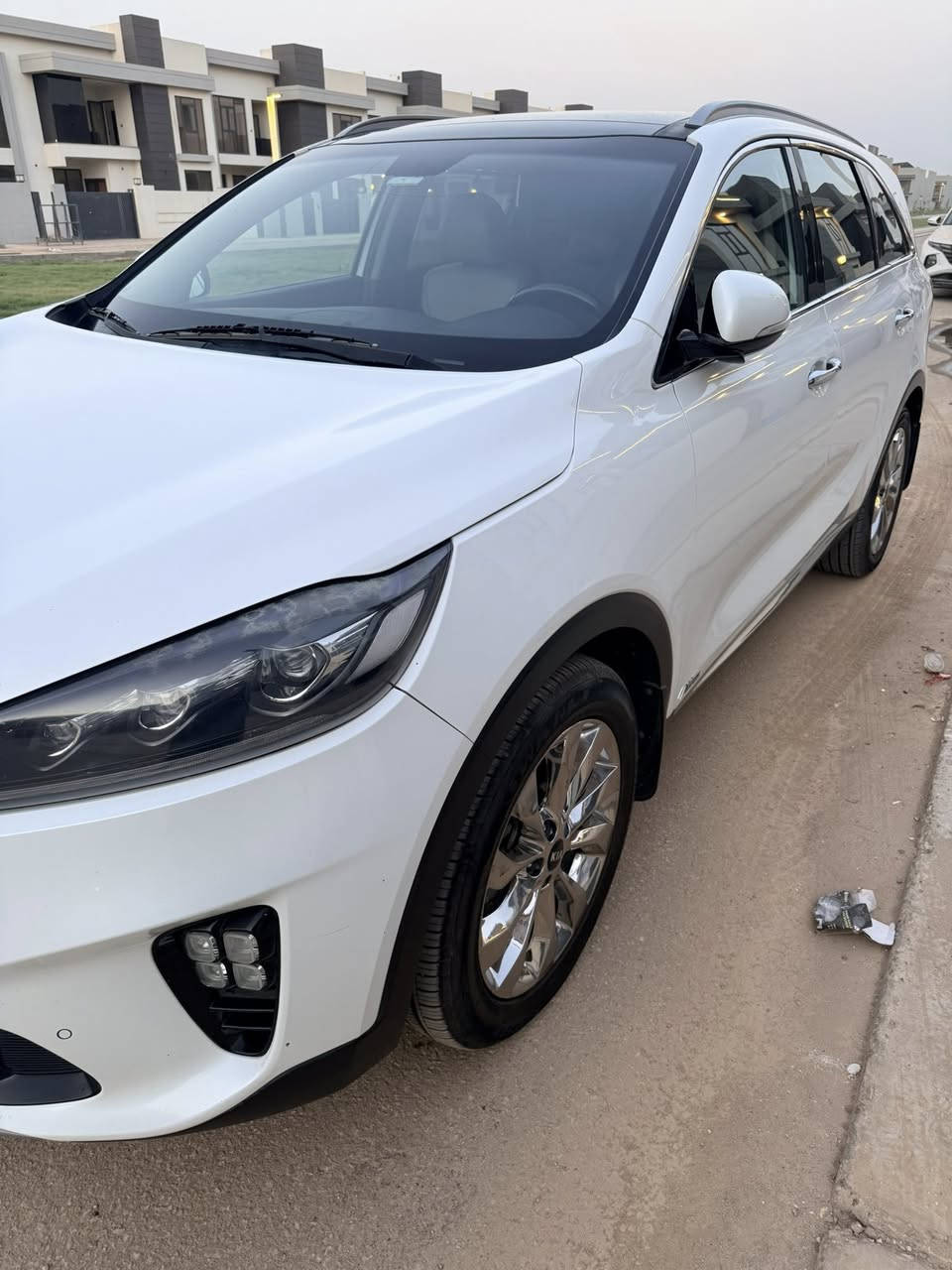 Kia Sorento موديل 2019، رقم بغداد، بحالة ممتازة ومواصفات فل كامل.

المواصفات:

* محرك 3.5 لتر

* 7 مقاعد

* مقاعد جلد أصلية

* تدفئة وتبريد للمقاعد الأمامية

* تدفئة للمقاعد الخلفية

* حساسات أمامية وخلفية

* مرايا جانبية كهربائية بخاصية الطي

* سقف بانوراما

* باب خلفي كهربائي (جنطة كهربائية)

* فرامل إلكترونية (EPB)

* نظام Auto Hold

* شاشة مع نظام GPS

* ممشى 140,000 كم

السعر:( 235 ورقة )، قابل للتفاوض بالمعقول.

📍 الموقع: كربلاء المقدسة

🚘 رقم السيارة: بغداد

📞 للاتصال: ***********
