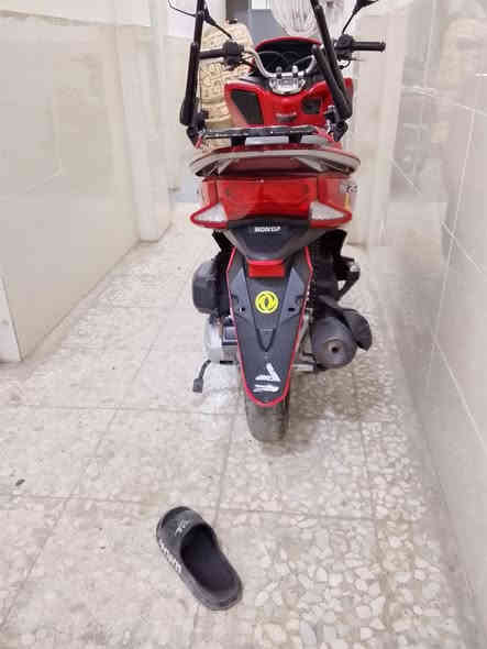 سلام عليكم دراجه pcx بصمه الجيل الثاني كامله فقط دكمة الصندوق عاطله تخم تاير مشدود جديد 
السعر 14 ورقه
الرقم***********
للتواصل واتس اب
