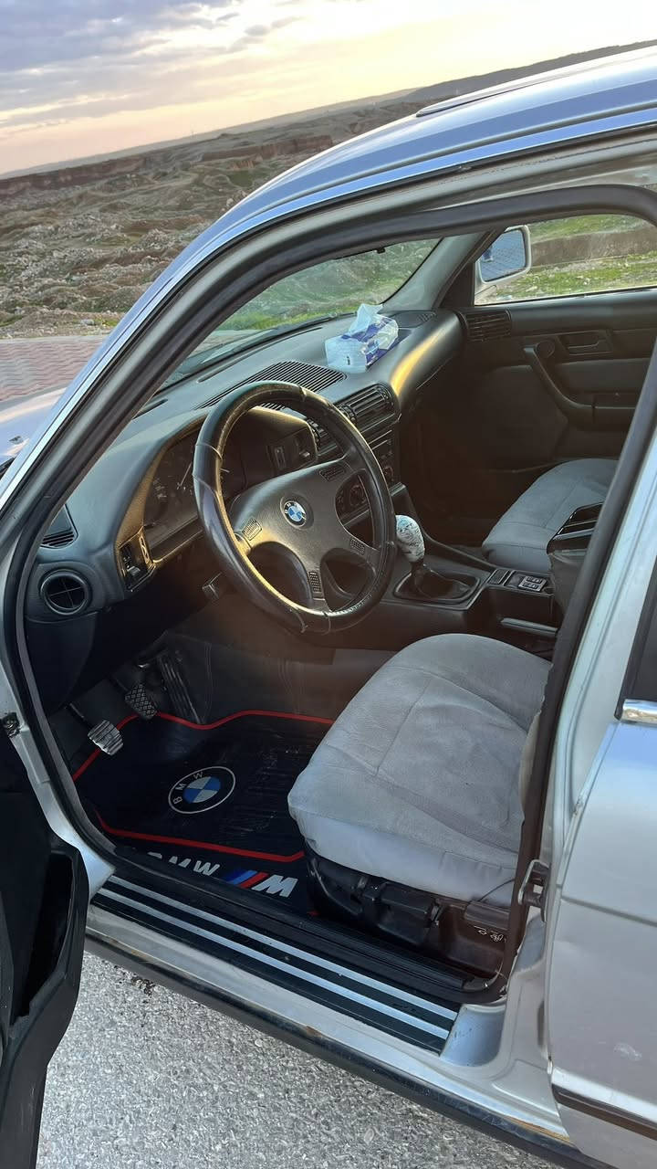 السلام وعليكم BMWحجم (٥٢٠). كير عادي السياره دمعه نضافه فول مابيه اي عطل سنويه جديده وكابون موجود السعر خاص استفسار اكثر 

***********
