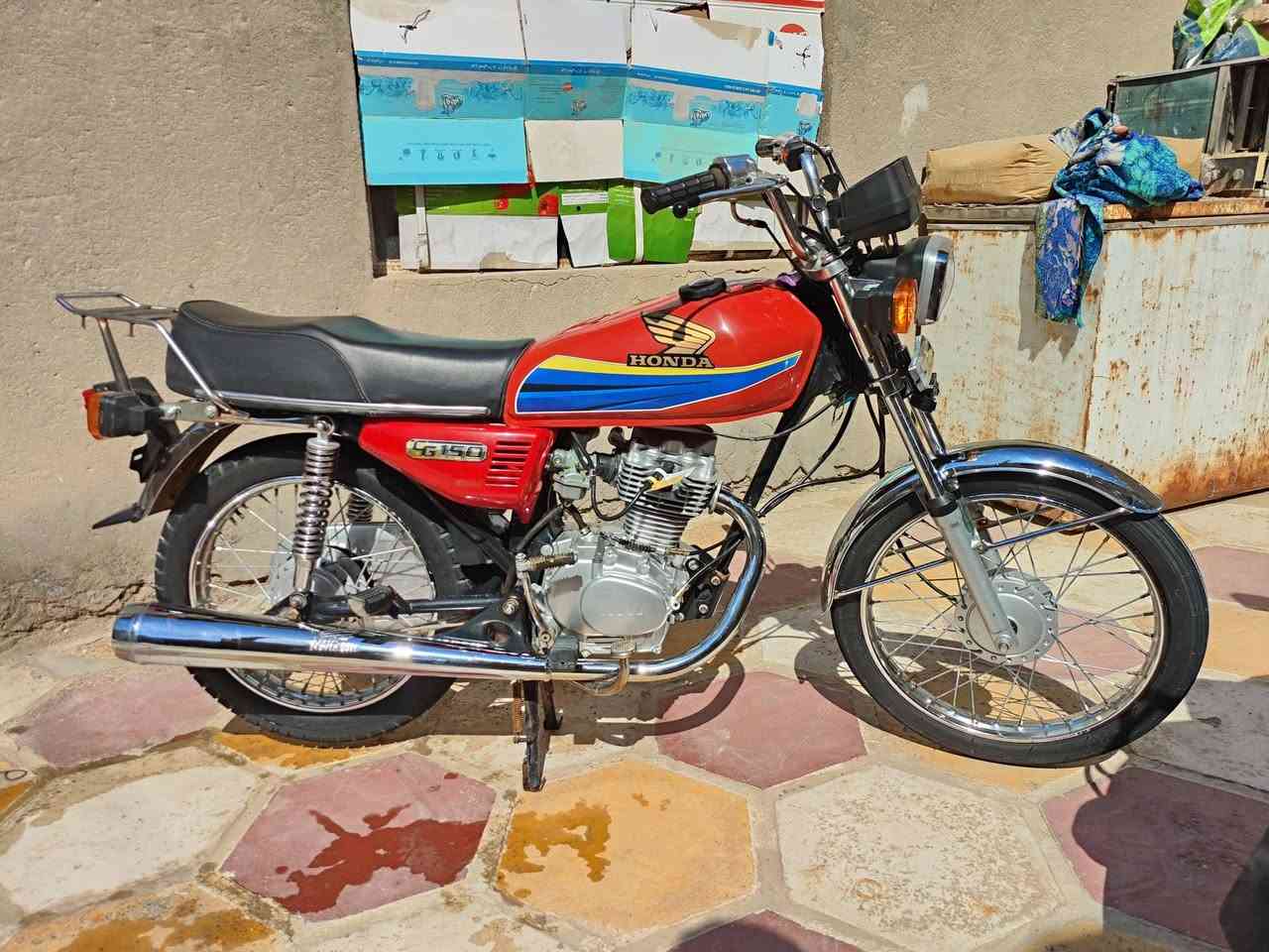 كلك كلك
للبيع 
ايراني 24 
دراجه خير من الله مامفتوحه فقط تفيلس
كامله من كلشي ماعوزه شي شغل واطلع
*********** واتساب فقط
