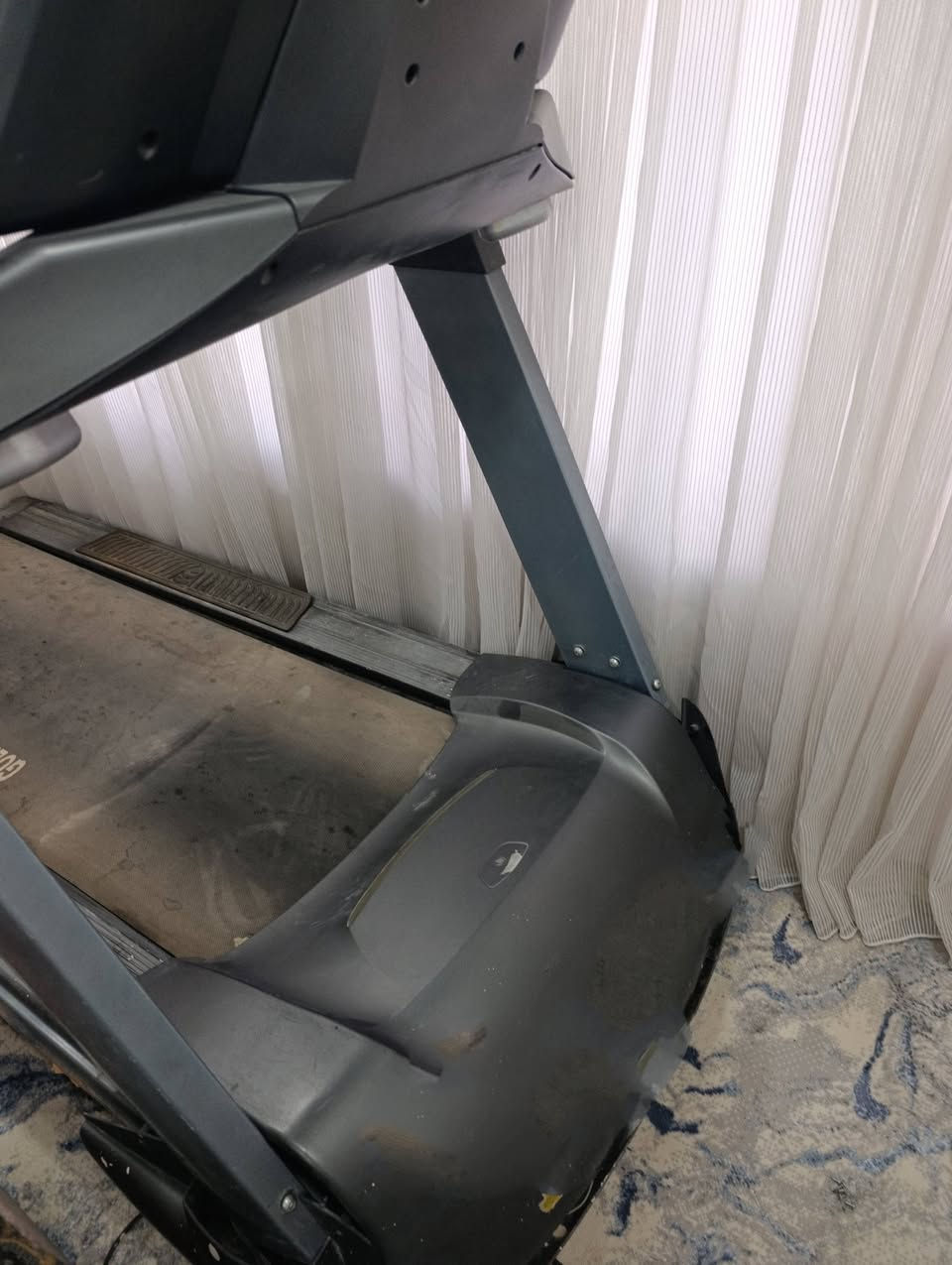 كولن سبورت أمريكي اصلي سعر شراء مليون نصف سعر بيع هسه 400 دولار شغل شاشة مثل موضح بالصورة بس بيه خلل بسيط 
مكانه كركوك شوراو ***********
