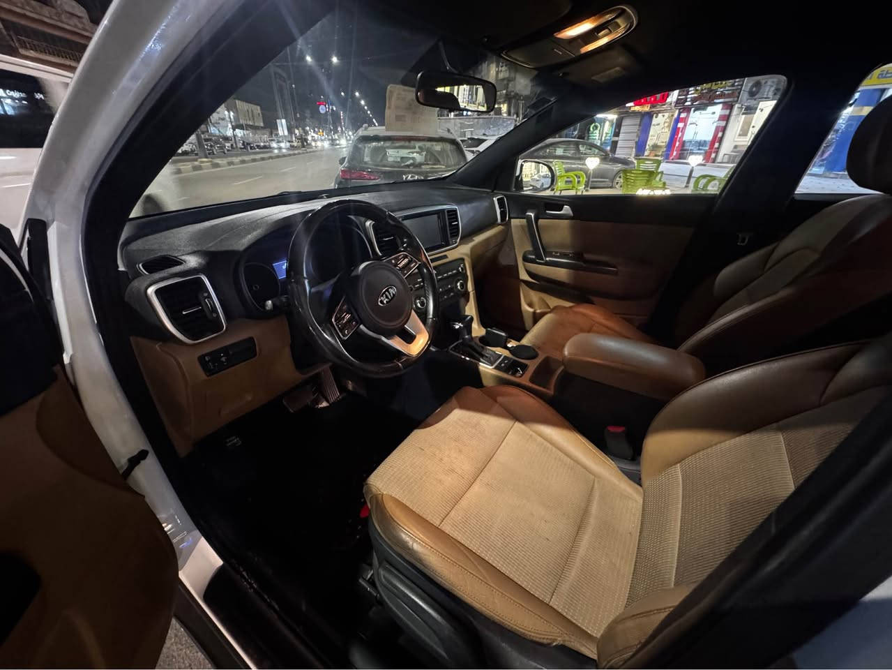 كيا سبورتج 2020خليجي وكالة الدوليه بيها الجاملغ الخلفي صبغ محرك 2000 شاشه كامرا حساسات  مري شفط رقم بغداد بأسمي ماشيه 69 الف كيلو متر السعر 188 وبيها مجال مكاني السيديه للاستفسار *********** بغداد, العراق
