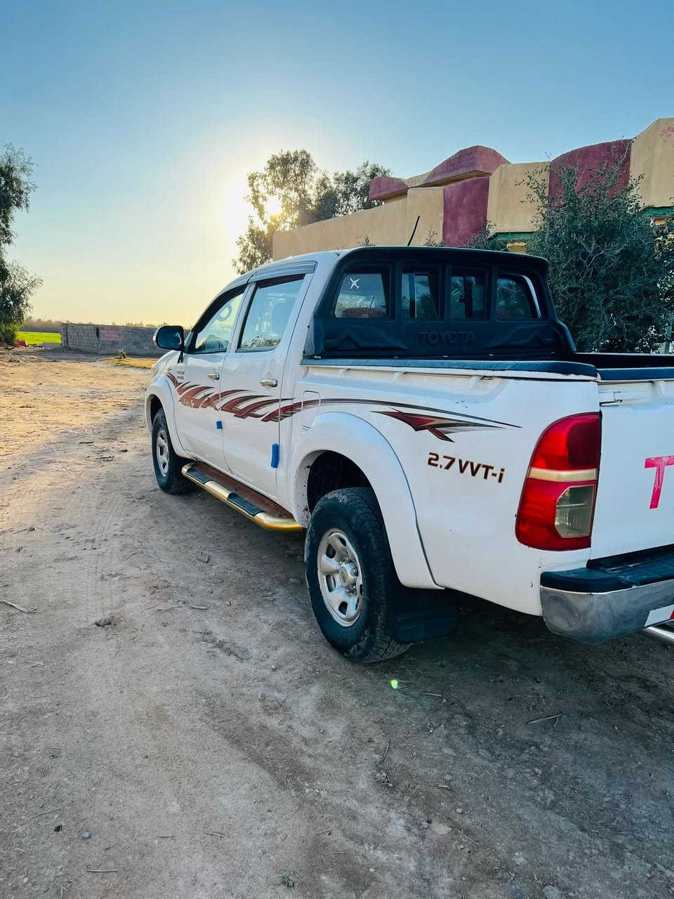 لبيع هيلوكس 2014 سيارة مكفوله كير مكينه سياره رقم. واسط تحويل ثاني يوم سياره ماشيه ٢٦٠ سيارة نضيف كلش مال جناي بيه تجيه بصيطه كلش سهره ١٦٢ وبيها مجال ‭٠٧٨٠ ٧٣٥ ٤٢٨٥‬
