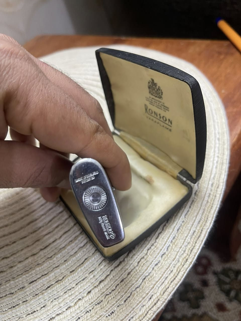 رونسون فارافليم فضية \ Ronson Farafla
المنشا / بريطاني 
انتاج  / 1960 
مضمونه من تهريب الغاز
نضيفة كلش للاستفسار خاص 
***********
