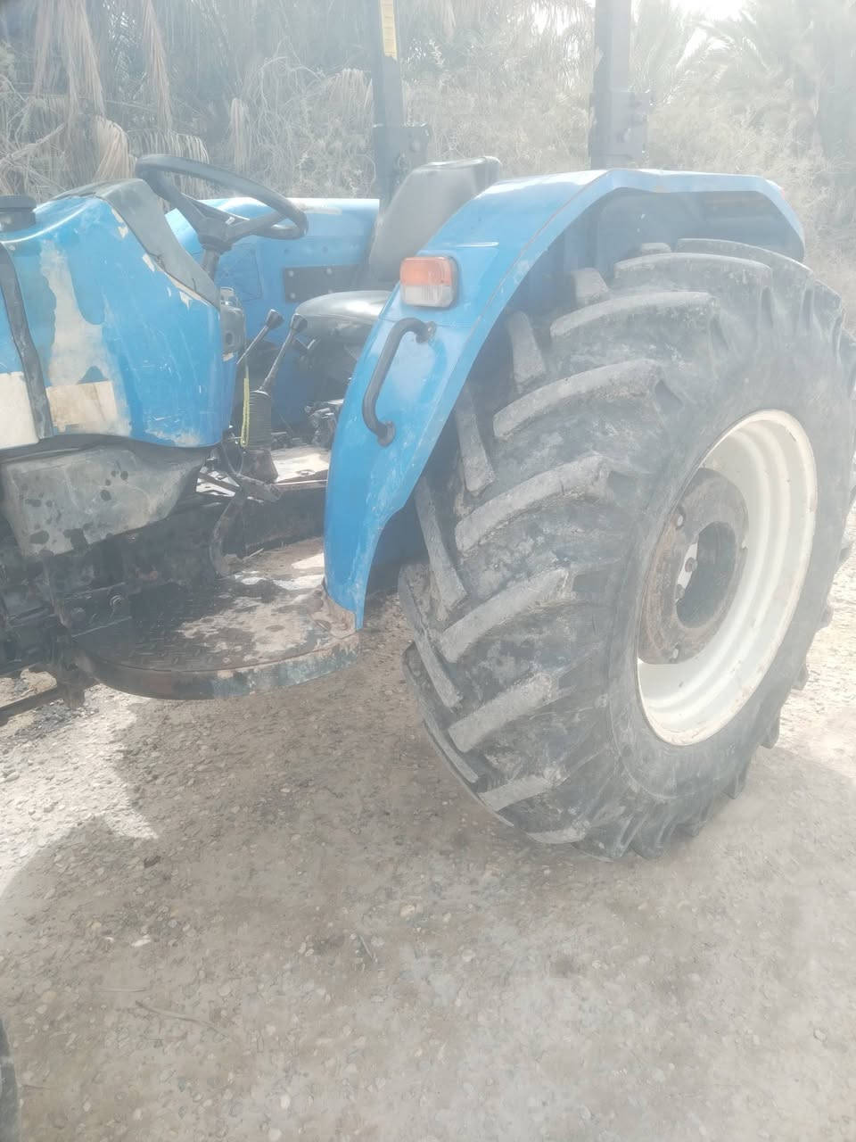 السلام عليكم مكينه نيوهلند مديل ١٢ كتاب شركه تايرات جداد  مكينه وكير جيد وراهه فدان خرماشه رقم الهاتف ***********
