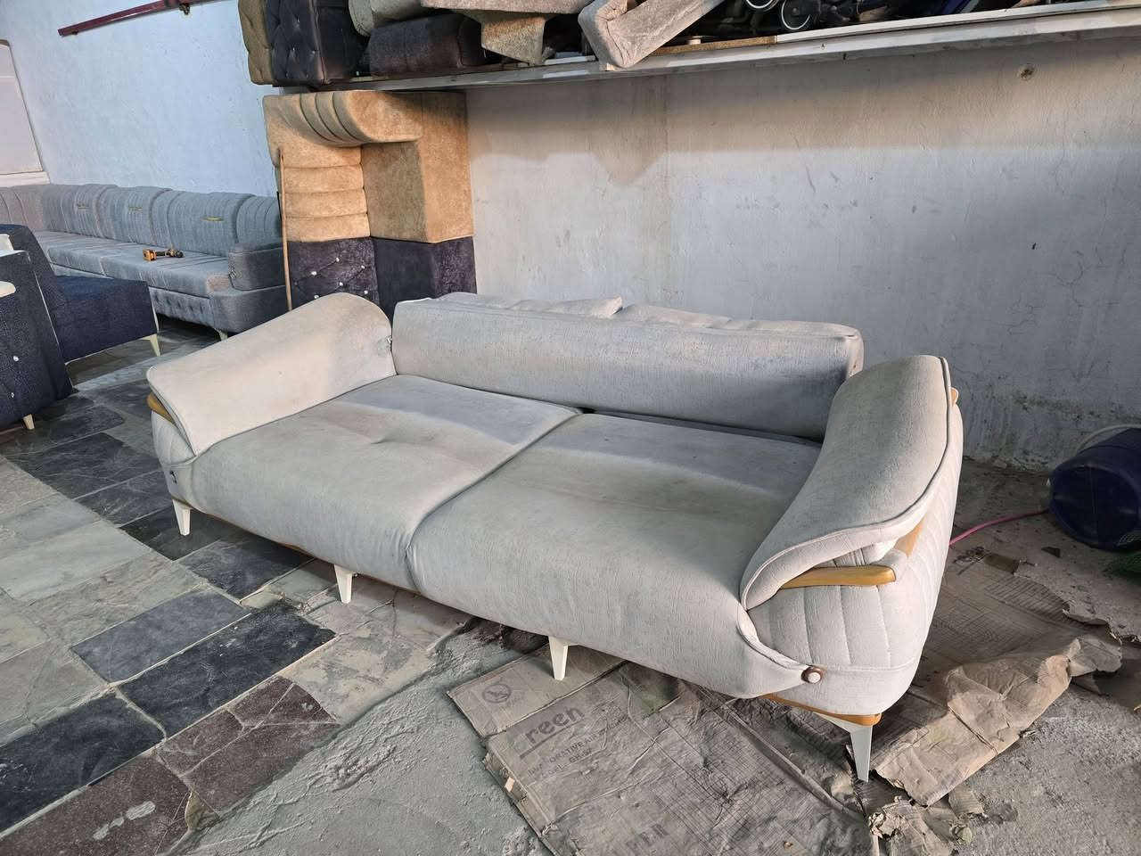 قنفه تسكام تركي تصير سرير تاخذ 3 نفرات السعر ١٠٠
معرض إيطالي جديد يحتوي ع لدات اناره كامله السعر ١٦٠

معرض صاج تسكام شغل ملكي كلش نظيف وجاهز السعر ١٥٠ 

للاستفسار  ***********
