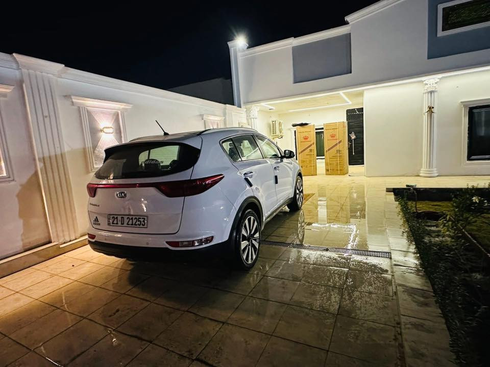 السلام عليكم سبورتج خليجي موديل 2018

سياره خليجي كفاله عامه من الضربه والصبغ

سياره فقط بيها بل جنطه علا كد اربع صابع عندي نطخت وعفتها علا حطتها ما سويتها موضحا بل صور قرب وشوفها 

وبيهه بارد بصيط كلش قليل 

سياره رقم سليمانيه تحويل ثاني يوم  

محرك 2000 دوش 🚀 
حساسات امامي وخلفي 
كامرة خلفيه
بصمه تشغيل 
ثلاث انضمة قياده ( ايكو نورمل سبورت )
بصمه بواب 
نضام ترحيب 
مري شفط 
داخل عسلي لونين 
سياره ماشيه 116 كيلو قابل للزياده
سياره سعرها 185 وبيها مجال جداً بصيط 

العنوان بغداد الكرخ 

رقم الهاتف *********** متوفر وتساب
