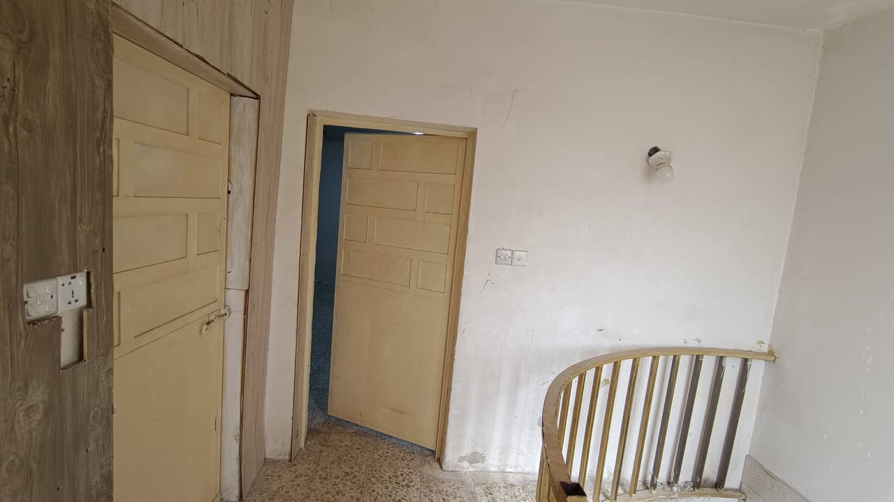 بيت للبيع ٥٠ متر طابقين / السعر ٤٩ مليون
مع قرب الزيارة الاربعينية و شهر محرم و صفر

بيت يفيد للزيارة على طريق المشاية

كربلاء حي الحوراء عامود ٤٤ من طريق بغداد

يبعد عن الامام خمس دقايق بالسيارة

للأستفسار الاتصال بهذا الرقم

***********

