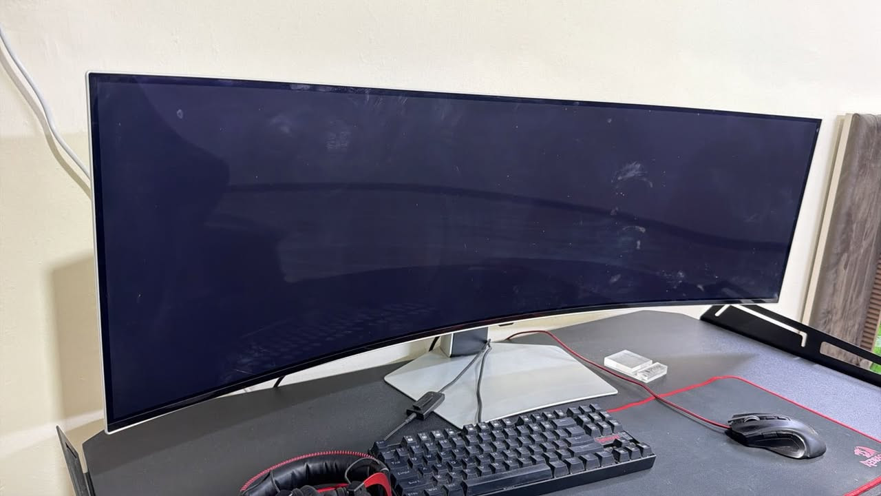 السلام عليكم Samsung Odyssey OLED
QHD 5120 x 1440 ريزلوشن 
240 هرتز
0.03 ms 

مستخدمة على گد ١٠ ساعات وانتركت فترة بسيطة
 رايدها ب مليون و٦٥٠ وبيها مجال بسيط
مكاني بغداد السيدية
واتساب ***********
