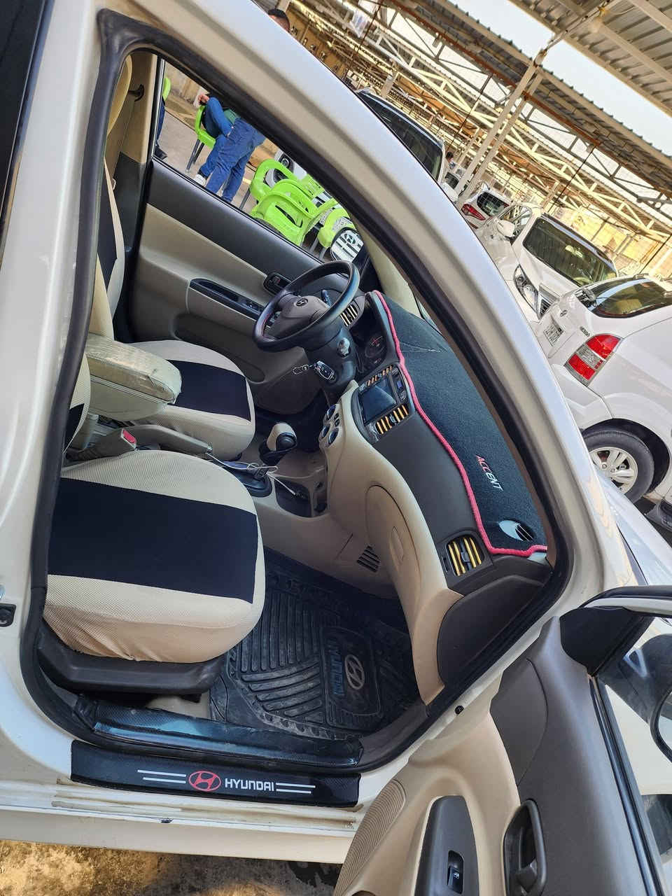 اكسنت موديل 2011 خليجي 
بغداد بأسمي 
السياره فول عده البصمه 
محرك 1600
السياره جاهزه من كلشي 
السياره بيهه صبغ جمالغات الخلفيه وجنطه صبغ  السعر 87 ورقه وترهم قصط 
مكان السياره بغداد اليوسفيه 
***********
***********
