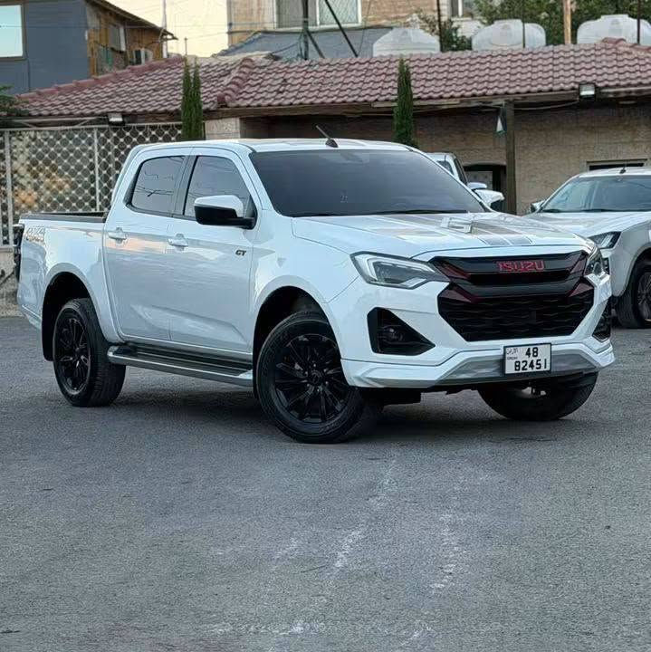 #معرض_اللوزي_لتجارة_السيارات
Isuzu D-Max 2025Gt  
ايسوزو ديماكس25 سعودي القصه الجديده 
#قابل_للبدل_على_سيارات
ماتور : 
3000 سي سي 
190 حصان
4 سلندر 
تيربو (انتركولر )
محرك ديزل   
الإضافات :
 / بصمة تشغيل و دخول / شاشة امامية
كاميرا خلفية / تحكم طارة / مثبت سرعة 
شاشة معلومات / ماوس للتحكم بنظام الفوريل
اضوية زينون مع Led / كشافات زينون / ركاية خلفية
مداخل USB للشحن / فتحات مكيف خلفية
مانع انزلاق / ساوند سيستم ٨ سماعات
جير اوتوماتيك ( تيبترونك ) / اضوية Led خلفية
مكيف تتش مع لوحة الكترونية / راديو مع Dvd 
بلوتوث / ايرباج / امكانية ضبط الاضاءة الامامية 
تشغيل عن بعد / حساسات خلفية 
نظام التحكم عند النزول على المنحذرات / Autolights/ جنط 18 انش / مري طوي كهرباء/ مرشات جانبية/ نظام مانع سرقة / حساس ضغط الاطارات 
نــســعــد بــزيــارتــكــم فــي فــرعــنــا :😉
#معــرض_اللـوزي_لتجـارة_السيـــارات 
الزرقــااء  - شــارع المصفـاه - أشــارة الفـلاتــر 🛤️🚦
لا تــتــرددوا بــالــتــواصــل مــعــنــا :😉
0780981755


**إذا كنت صاحب هذا الإعلان وتريد حذفه لأي سبب، رجاءا أرسل رسالة إلى الدعم الفني**