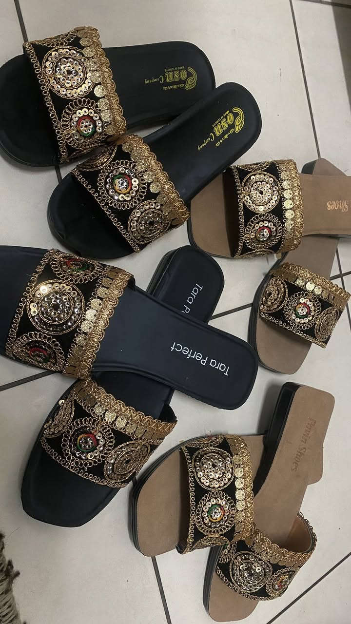 شحاطه نسائيه / سليبر
بلون العسلي والاسود قياس 40/41 
للحجز خاص


**إذا كنت صاحب هذا الإعلان وتريد حذفه لأي سبب، رجاءا أرسل رسالة إلى الدعم الفني**