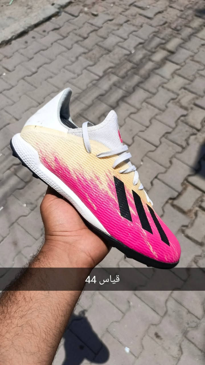 السلام وعليكم وجبه جديده احذيه لعب عنوان بغداد البياع بقرب من مصرف بغداد ‏‪***********‬‏ لايوجد توصيل
