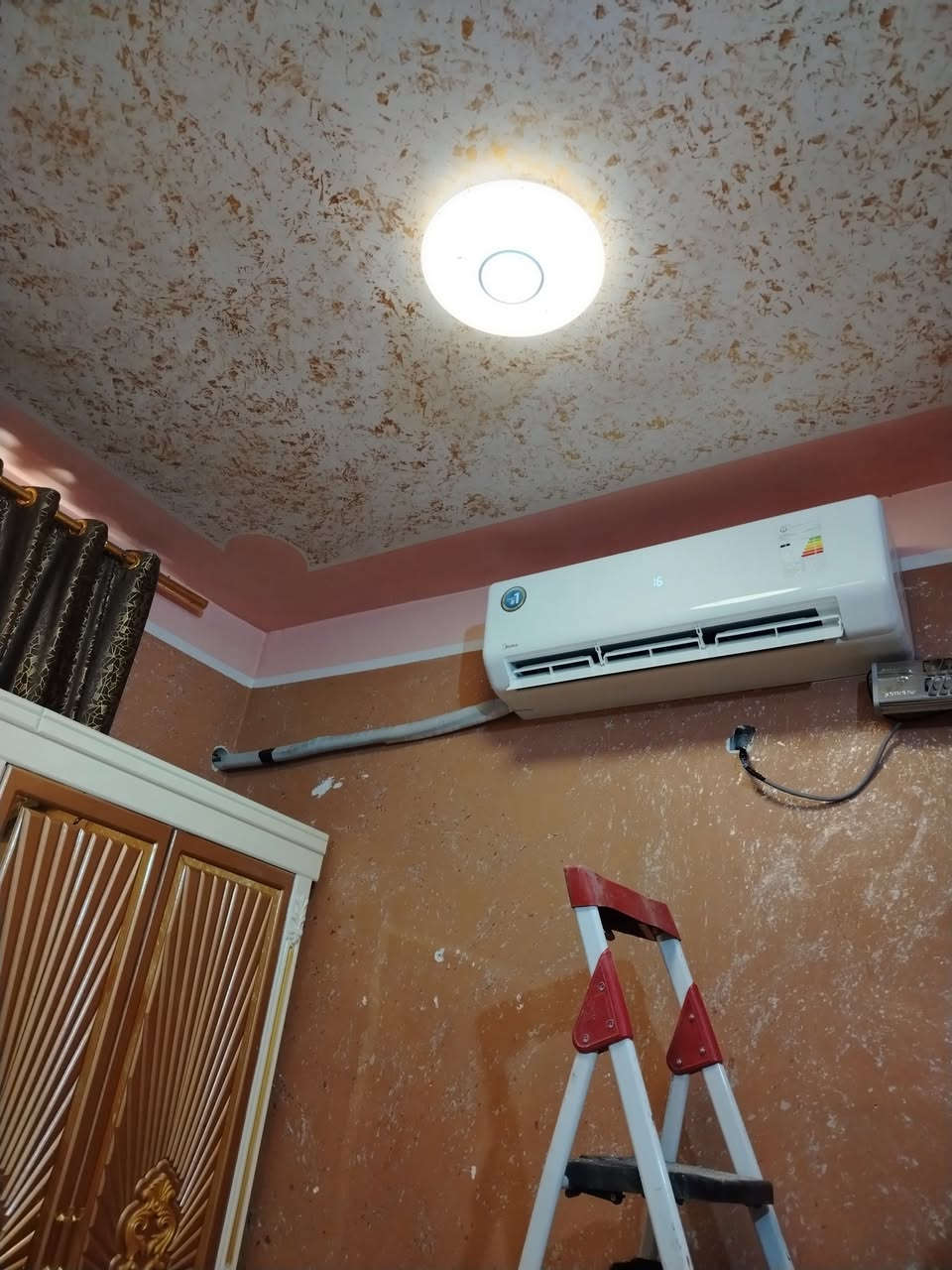 خدمات سيد جلال للتبريد والتكيف *********** شد وصيانت السبالت والمكيفات والثلاجات والمجمدات والغسالات صيانه موقعيه معا ضمان في العمل شحن غاز تبديل ضواقط عمل بوردات كهرباء المنازل وصيانت كهرباء المنزل في بغداد الكرخ والرصافه ماعليك تتصل او تراسل الصفحه
