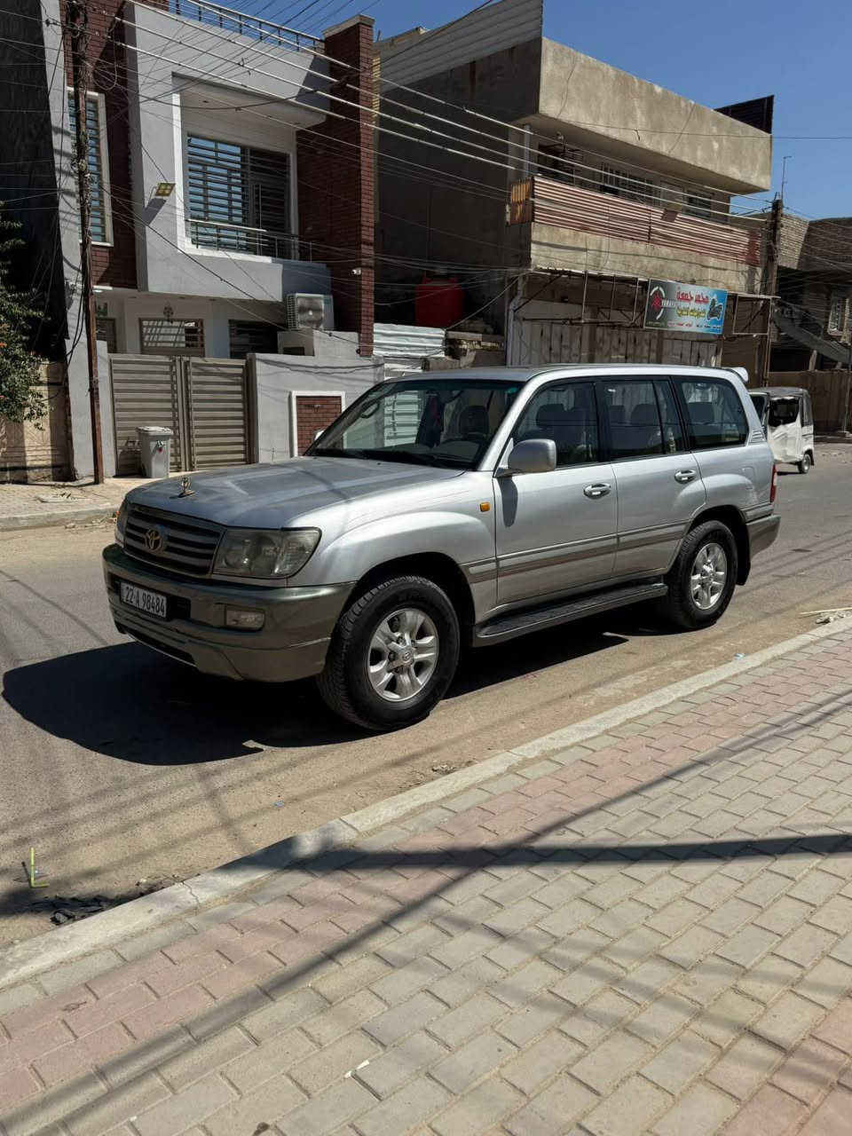 لاندكروز موديل ٢٠٠٦رقم أربيل باسمي كفاله عامه عدا الجاملغ الأمامي الايمن مبدل والباقي على وضع الشركه تخم تاير ومكينه ما مفتوحة كير جديد سياره بلاديه مكان السياره بغداد رقم الموبايل***********  السعر 185وبيه مجال
