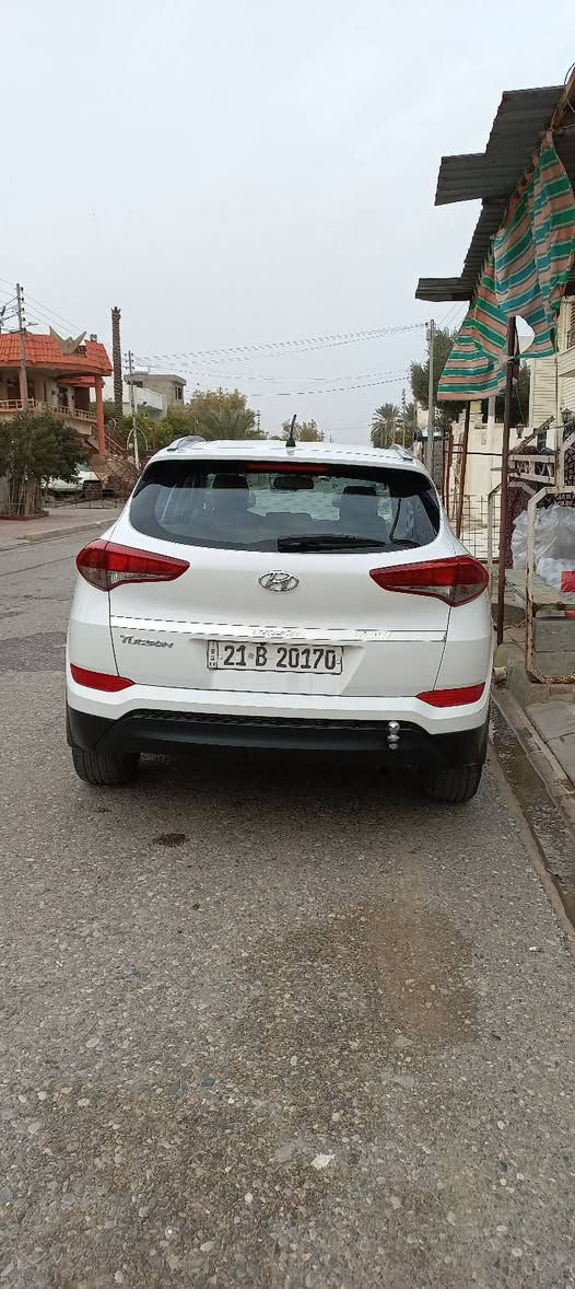 هونداي توكسان
مابيها الصبغ ولا تبديل ولا حالوب
سنويه  وهزه جديد باسمي
بيها ورقه بانزين
رقم سليمانيه 
185 وبيها مجال قليل
***********
