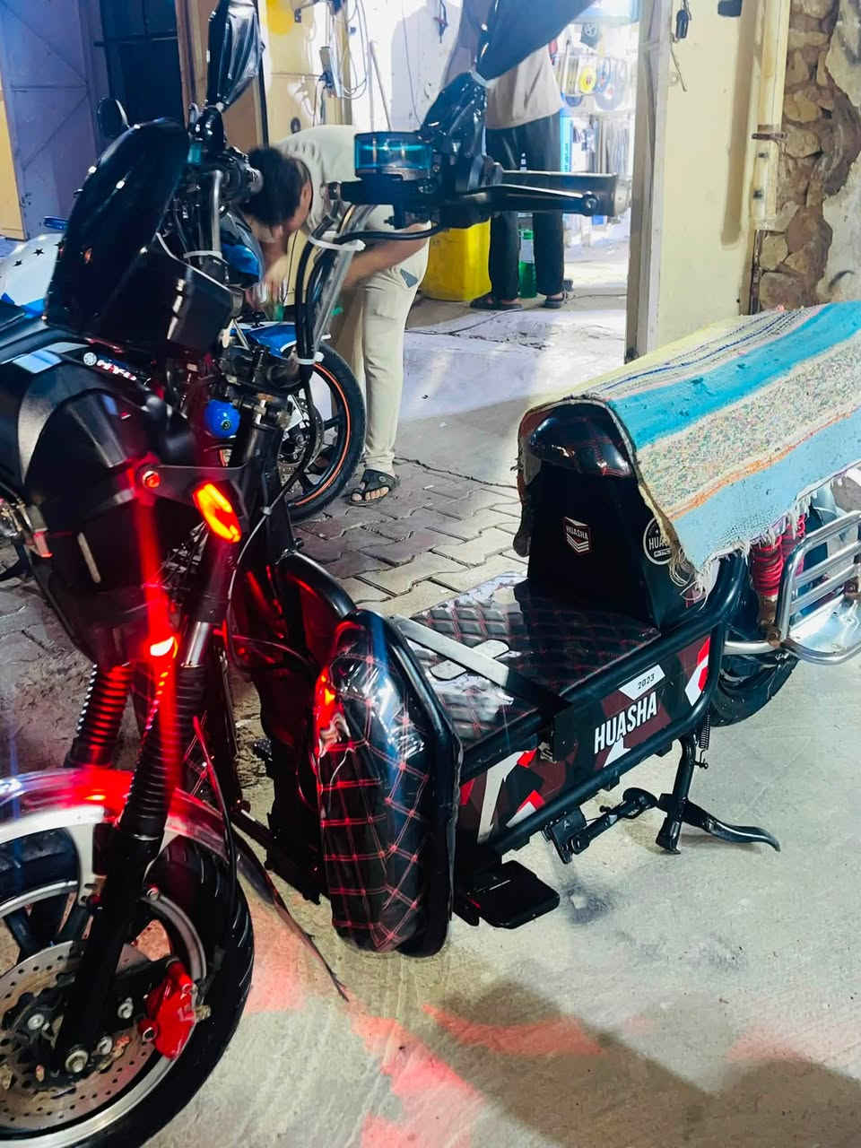 البيع ماطور شحن هيوشه موديل 23 بطاريات فول فول الك الفحص خمسه باتري السعر 425 وبي مجال رقم ***********
