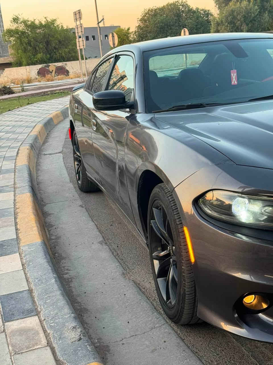 السلام عليكم
جارجر 2016 sxt تو ويل للبيع السعر 145$
حادثه بامريكا جاملغ السايق وبنيد وبل عراق جاملغ عكس سايق 
سياره طاك بيه ايرباك عكس السايق فقط 
مواصفات sxt معرفه تشغيل عن بعد
شاشه جبيره تدفئه كشنات  كشنات مخمل 
سياره جاهزه من كلشي قبل شهرين شادله مكينه جديده 
كفاله كير ومكينه تبريد ثلاجه راديترات جدد
ويل 20 رياضي وكلشي موضوح بل صوره 
سياره رقم بابل انكليزي مشروع وطني تحويل وين يعجبك 
مكان السياره بغداد الدوره 
رقم التلفون للستفسار:***********
