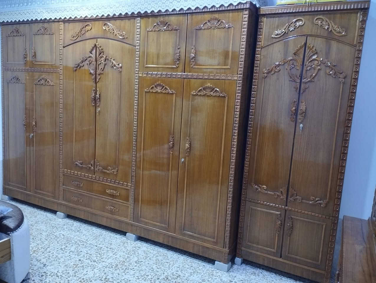 السلام عليكم
غرفة نوم للبيع شرط خشب ثقيل رقم واحد مكون من خمس قطع 
السعر 1450وبيها مجال سعر النقل وبالحقيقة الخشب اجمل من الصورة 
الشراي يتصل هذا رقمي ***********
