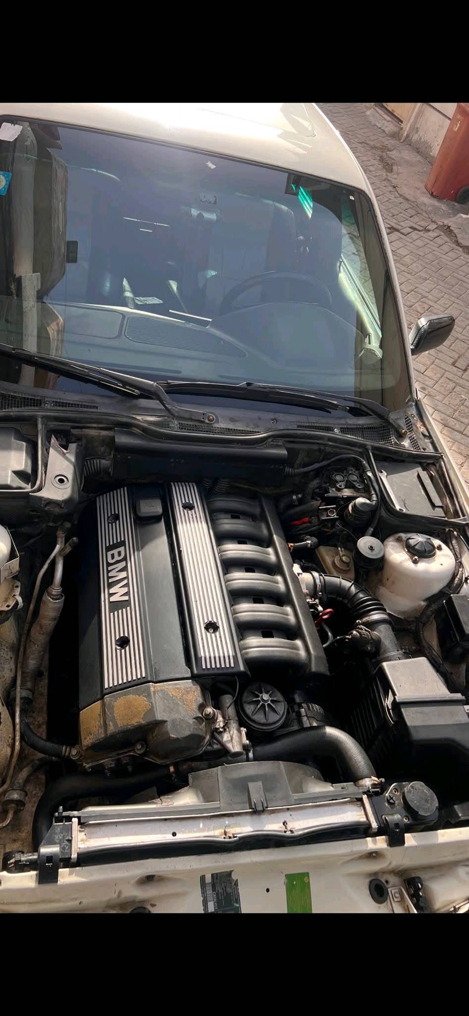 السلام عليكم 

 بي ام 525 فانوس موديل 1991 للبيع او مراوس وارد امريكي حادث جاملغ امامي فقط صبغ عام جماليه السياره احلى من الصور بهواي
كير محرك مكفولات
السياره فول مواصفات
فتحه
بجم عريض
دعامياتm امامي خلفي
تلفون بلاد
كراسي كهرباء فول تحكم
تجاوي كهرباء
تدفئه كشنات
جام اربعه كهرباء
مري منفصل كهرباء
برده خلفيه كهرباء
دبل ايرباك
دمام صندوك اصلي
ويل خليه جديد اصلي
سنتر لوك
جام كهرباء 4
لايت زنون عالي
شاشه كامره دواره امامي خلفي
كهربائيات شغاله بيها ملاحظات كلش بسيطه 
وباب عكس السايق يراد فقط كيلون 
والجام الخلفي عكس السايق ما ينزل تصليحه بسيط 
تبريد منضومه جديده كامله بس بنهاية الصيف الكمبريسر صار بي صوت
السياره جاهزه صدر بي ملاحضات بسيطه بل امامي الخلفي جديد
رقم انبار دولي الجديد  تحويل ثاني يوم مشروع وطني السعر 75 وبيها مجال حك الجيه 
العنوان بغداد الدوره 
***********
