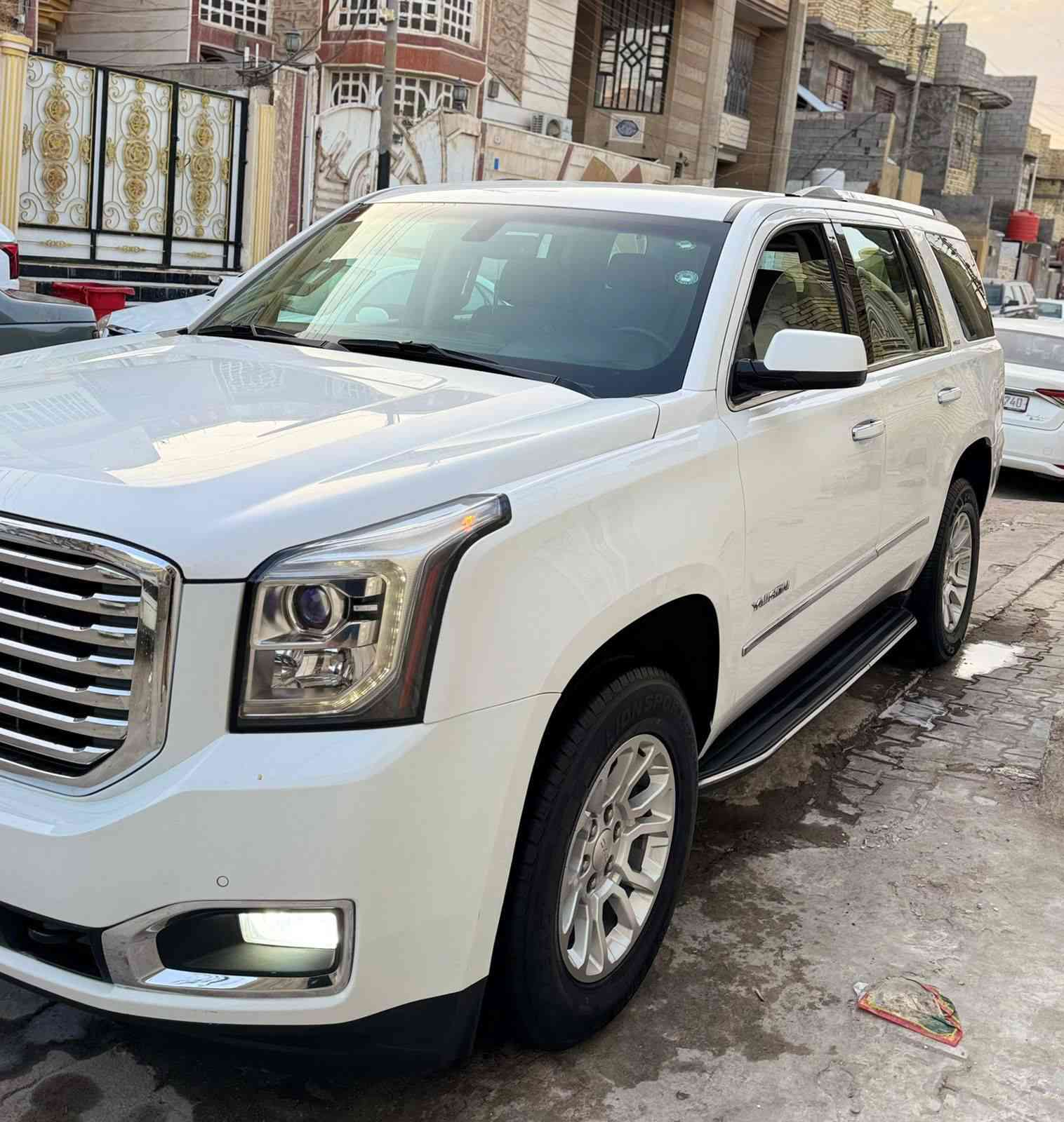 سلام عليكم يوكن 2017خليجي رقم اربيل دولي جديد تحويل أو وكاله مكينه 5300مامفتوحه ماشيه95 مواصفات SLE سياره جديده فقط صبغ في الجاملغ الامامي الخشم 
مكان السياره بصره 
رقم الهاتف:***********
