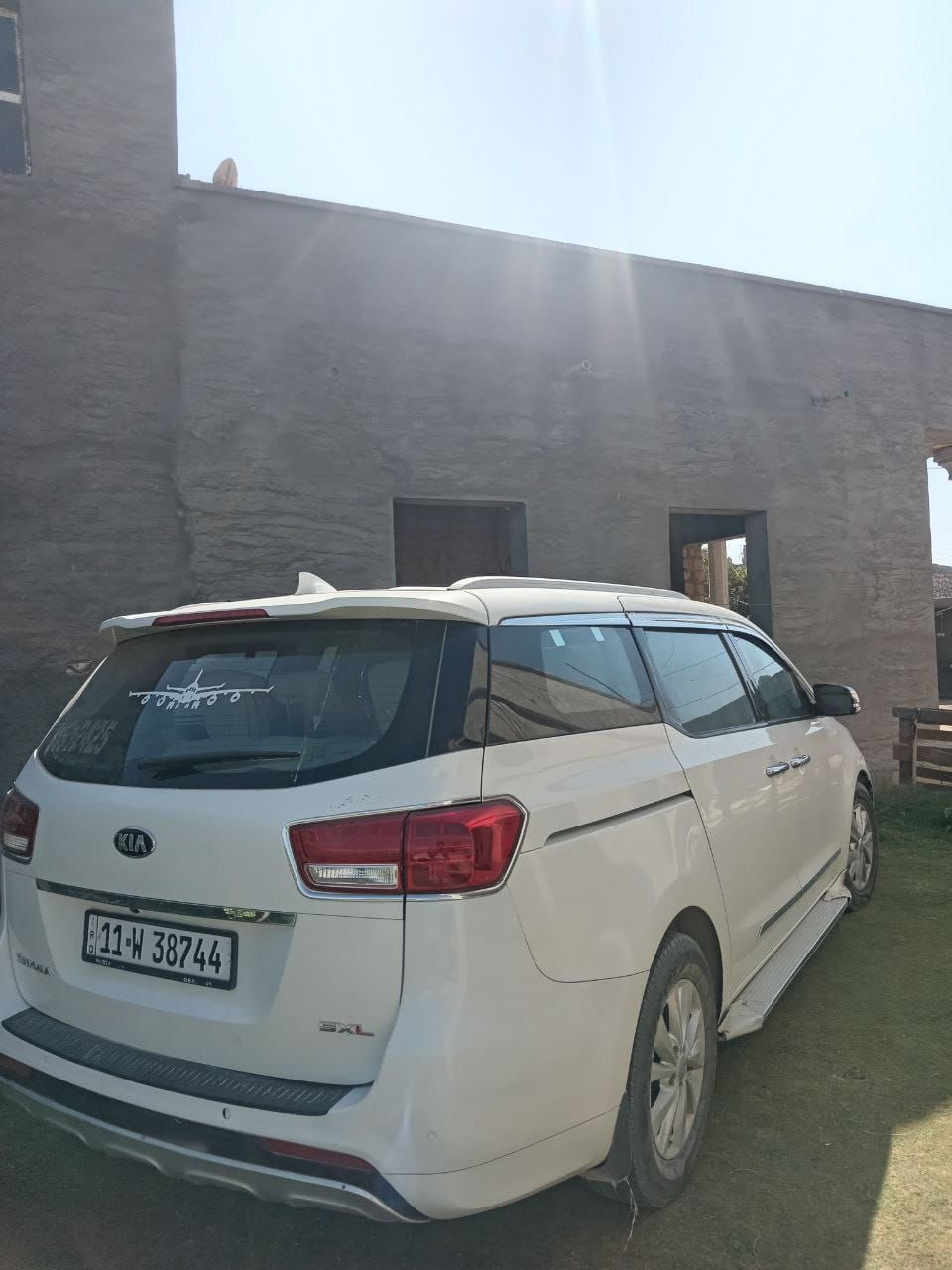 سلام عليكم
سيدونا موديل ١٦
فول فول بيها ثلاث  قطع بدون دواخل وايربكات
كامرات ٣٦٠ وحساسات
محرك وكير كفاله ما ممدود عليهن سبانه
ماشيه ٣٢٠ الف كيلو
بجم كبس سياره بسمي
سعرها ١٧٥
. مكاني الانبار القائم
***********
***********
