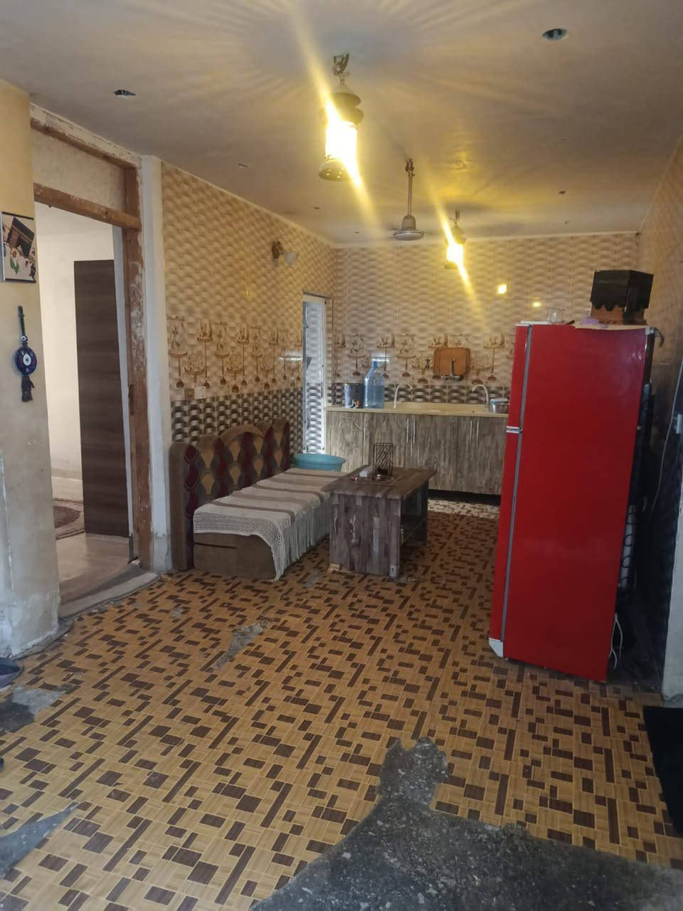 دار للبيع المساحه 180متر بناء طابوك حديث طابقين بيه اربع غرف نوم وهول واستقبال ومطبخ وحمامين قرب ابو حيدر شياع للاستفسار الاتصال على الرقم التالي ***********
