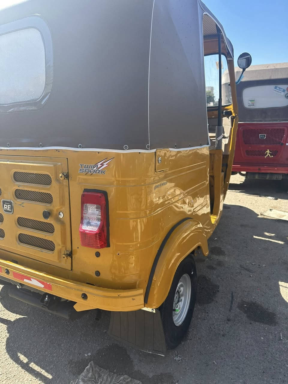 سلام عليكم تكتك موديل ٢٠ للبيع رقم إنكليزي  تكتك جديده وجاهزه الشراي يتصل وبل خدمه *********** 
مكاني الشعب
