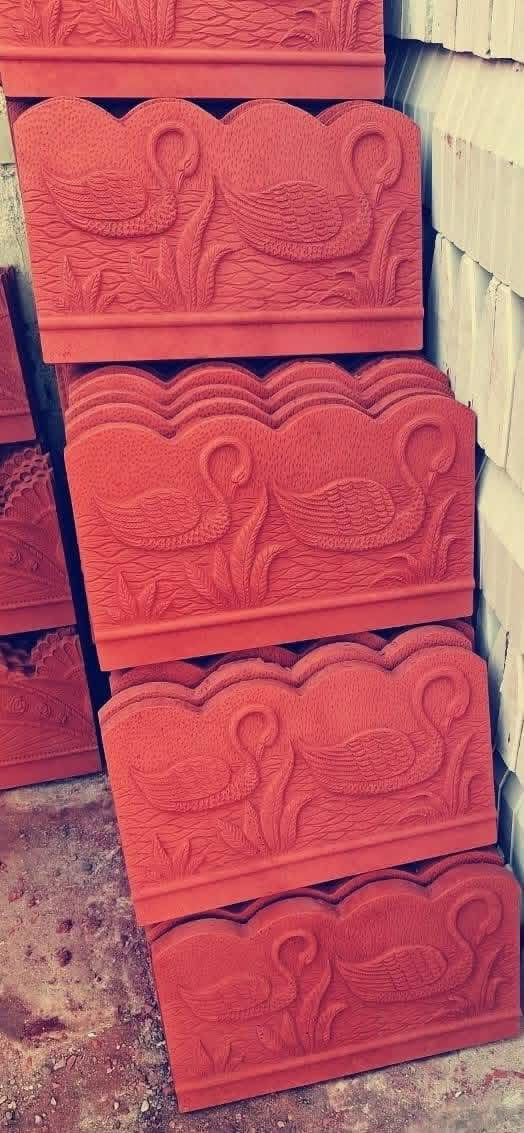 يعلن مشتل تل الورد 🌹🌹💐💐

عن وصول وجبة جديدة و متنوعه من اطارات الحدائق
والحجر الناعم  بانواعه  حجر اربيل وحجر خشن وطابوق احمر
كما موضح بالصور ادناه وبكميات كبيرة وباسعار مناسبه
كما تحتوي اطارات الحدائق علئ القوة والصلابة 
وايضاَ متواجد لدينا كادر عمل متخصص بترتيب وتصميم وزراعة الحدائق  (شنو تحتاج الحديقه متوفره لدينا) 
العنوان بابل المدحتيه شارع ربيانه قرب المستوصف مجاور مدرسة المجتبئ الابتدائيه للاستفسار
فقط واتساب علئ الرقم ***********
توجد خدمة توصيل 🛻🛻🛻
