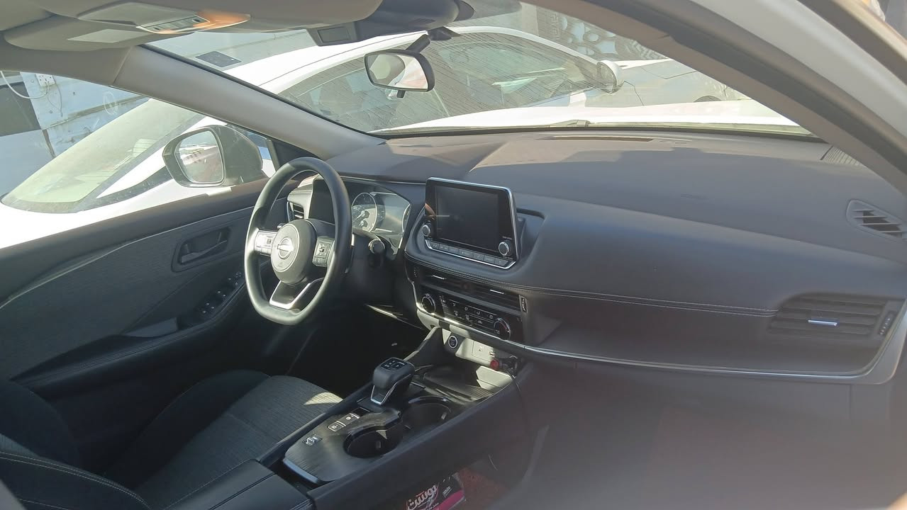 سلام عليكم
نيسان روج موديل ٢٢ 
للبيع نقد او قسط او دفعات 
***********
سكنة بغداد فقط 
ضرر خفيف قبق جنطة مبدل 
مواصفات s 
تحياتي
