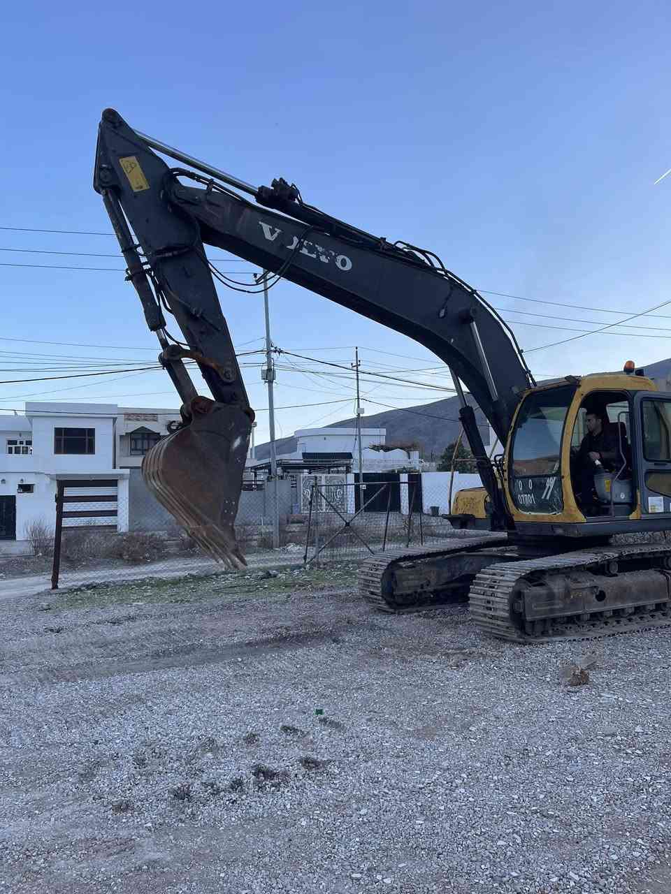 سەرەتا بە ناوی خوا حەفارە ڤاڵڤۆ حجم 210مودیل ٢٠٠٠ بئ مسرف مالی ایشە تلفون ***********
